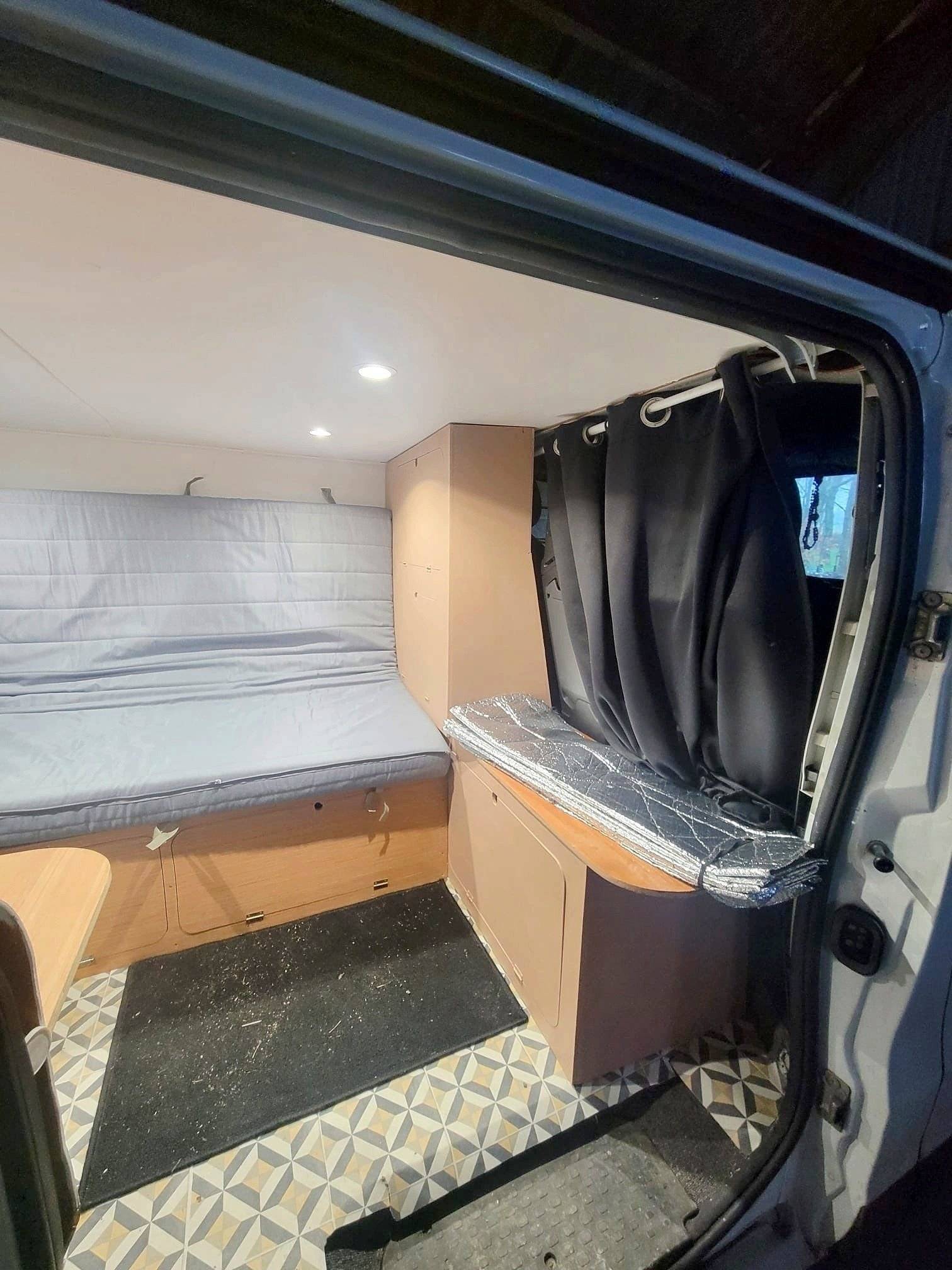 Couchages Renault Trafic III Confort 1,6 l 115 ch - Yescapa