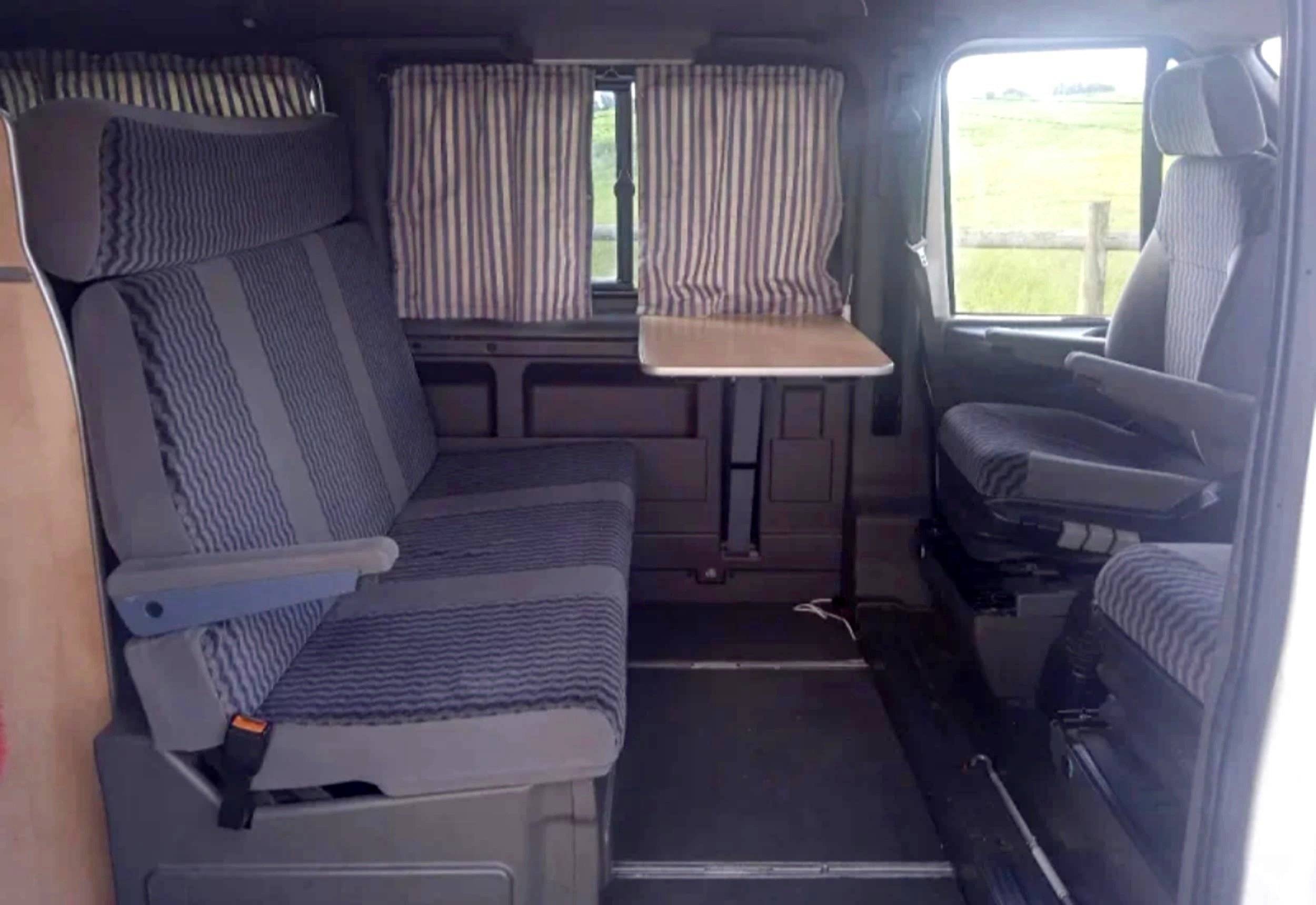 Dining Area Ford transit nugget - Yescapa