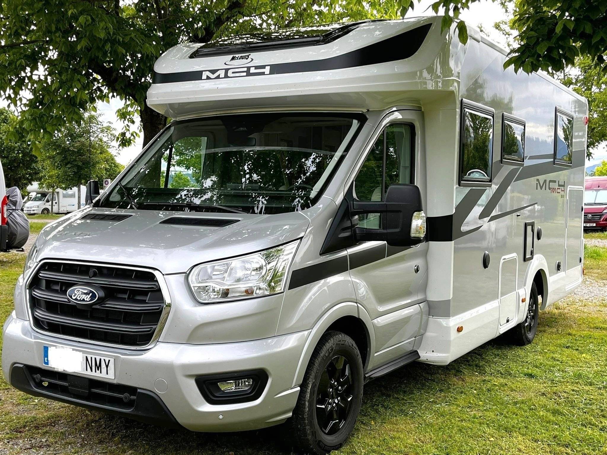Vista del vehículo ángulo delantero Ford Transit 2,0 l 170 ch - Yescapa