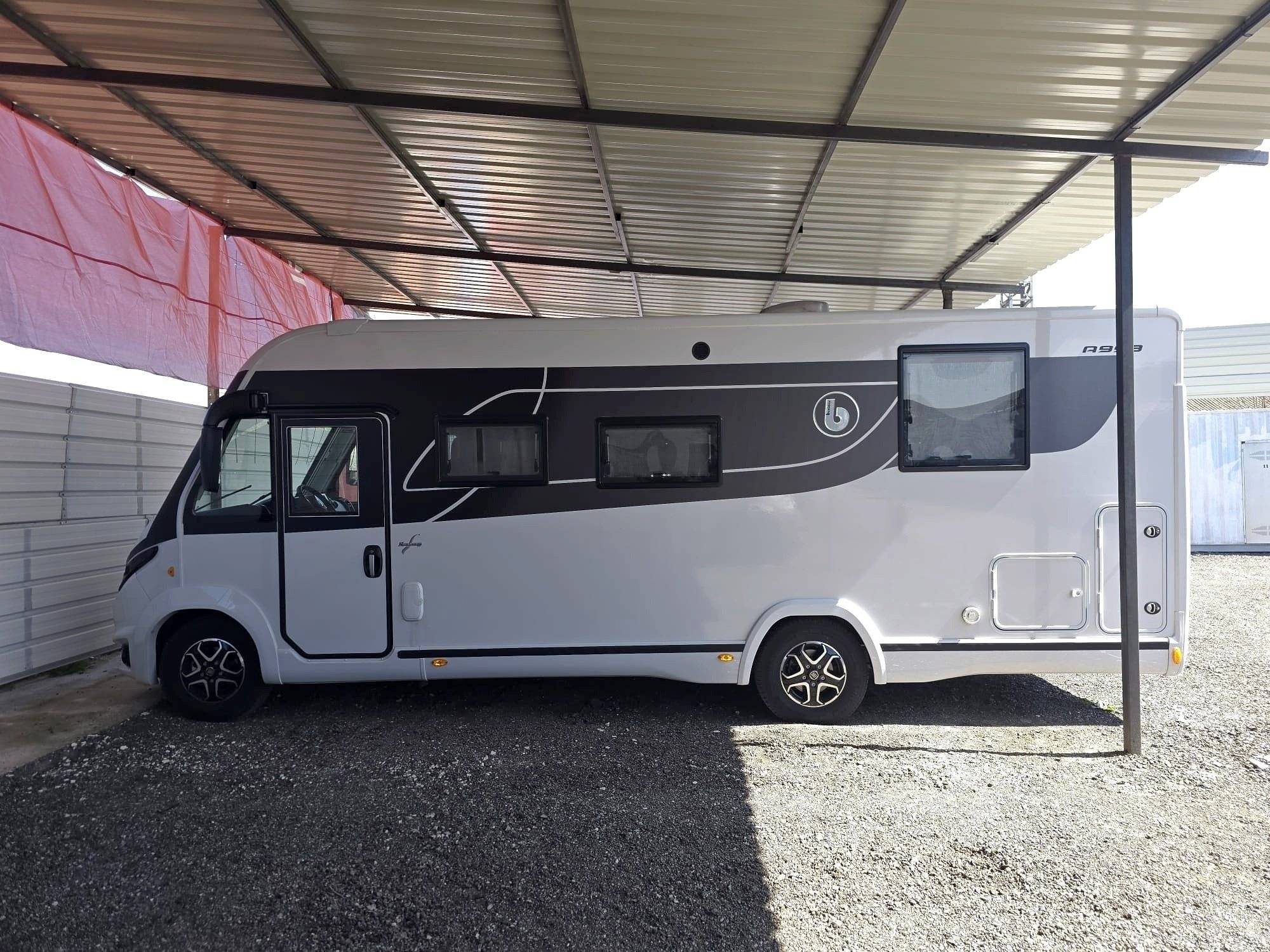 Vista frontale a ¾ Fiat 2,3 l 130 ch. - Yescapa