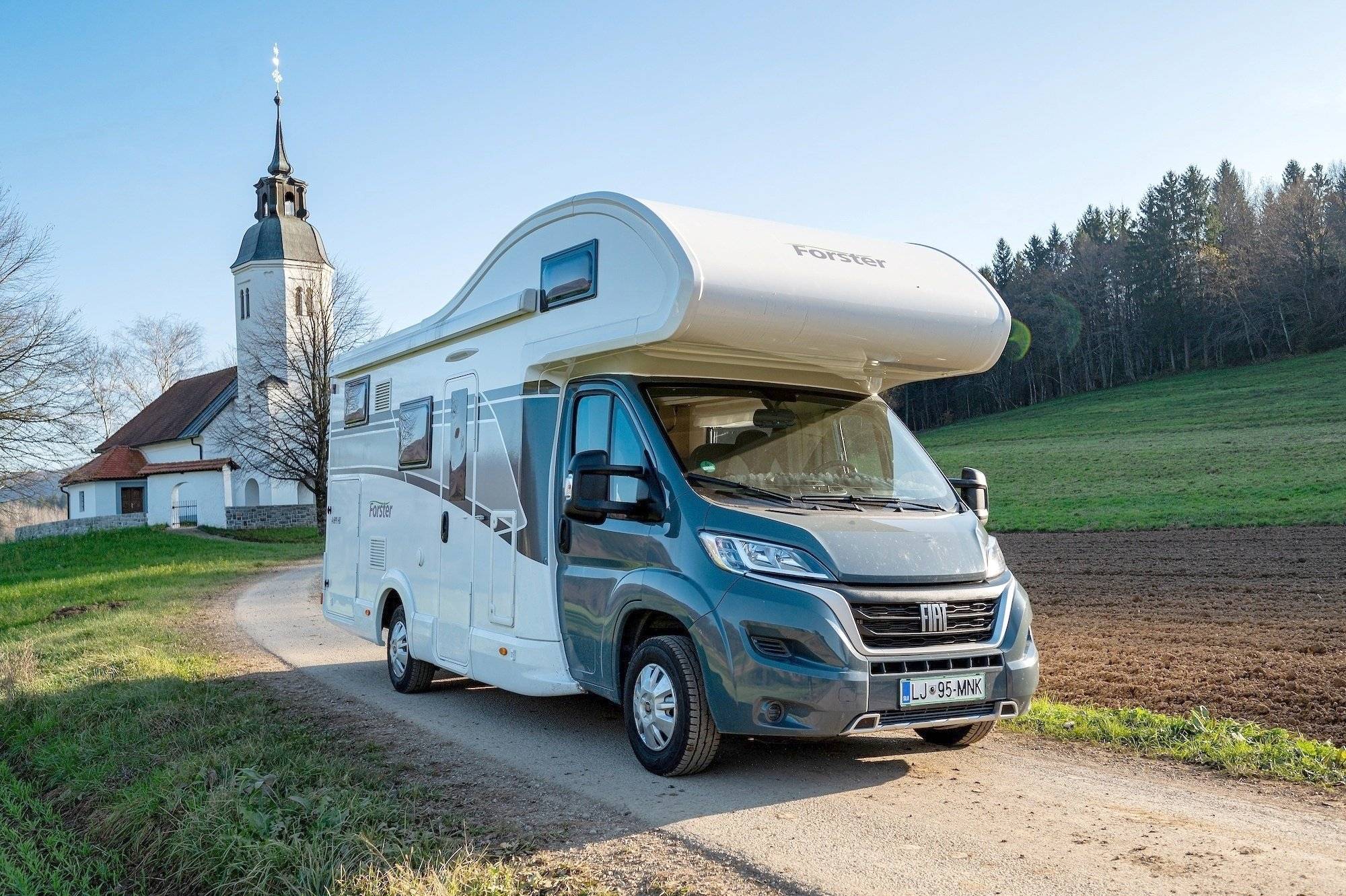 Front view from 3/4 Fiat Forster - Yescapa