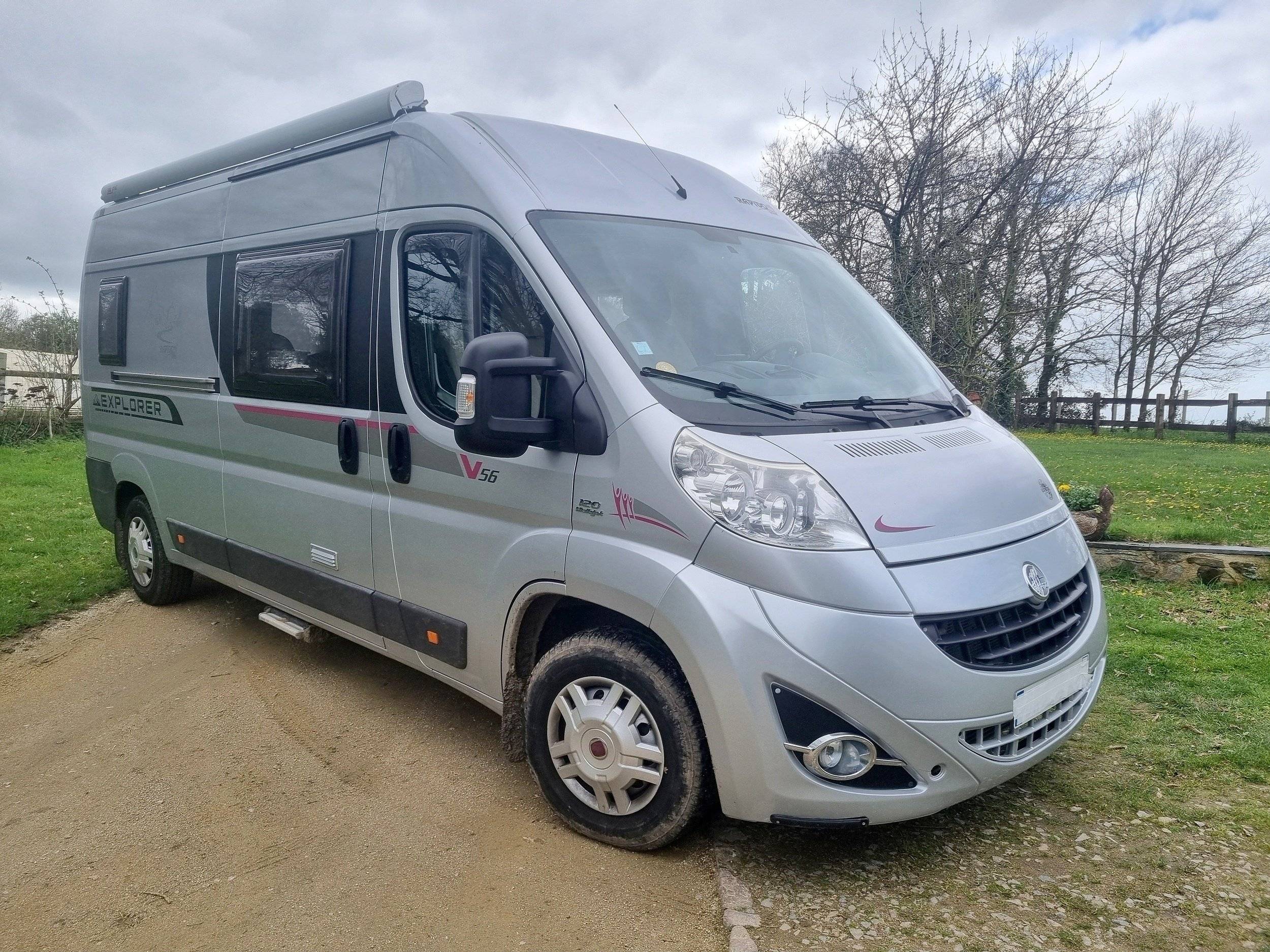 Vue avant de 3/4 Fiat - Yescapa