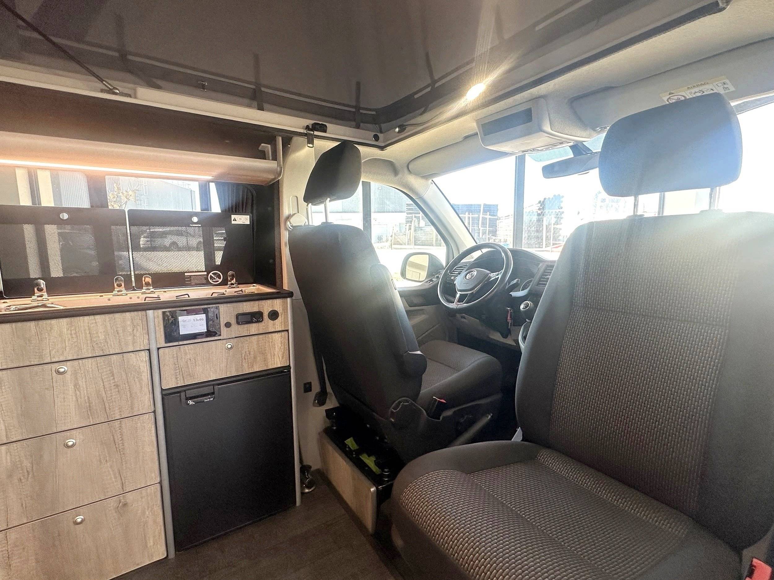 Bestuurderplaats Volkswagen T6 2,0 l 102 ch - Yescapa