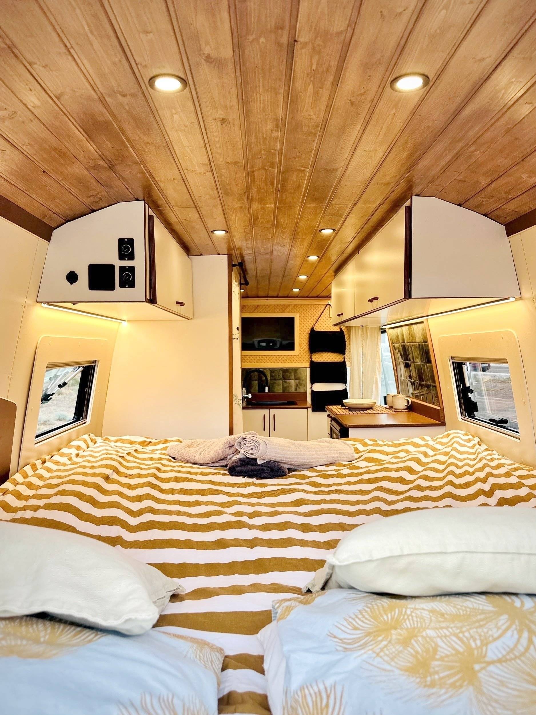 Couchages Iveco Daily 2,3 HPI 116 ch. - Yescapa