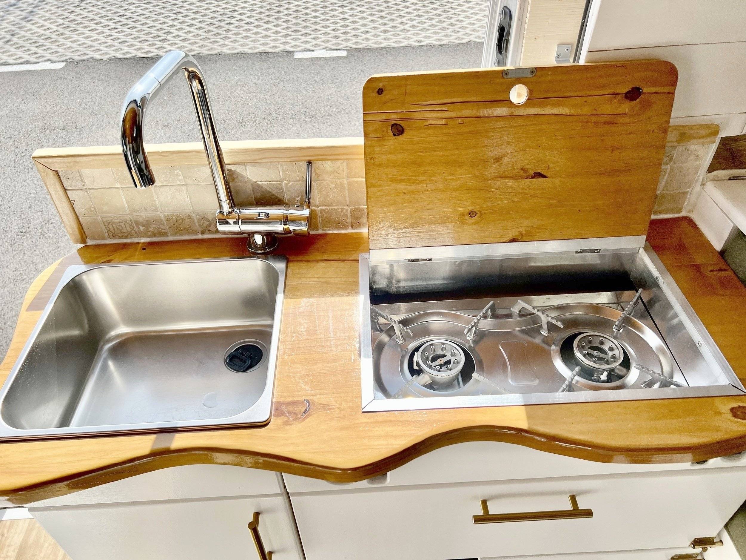 Dining Area Renault Renault Master III - Yescapa