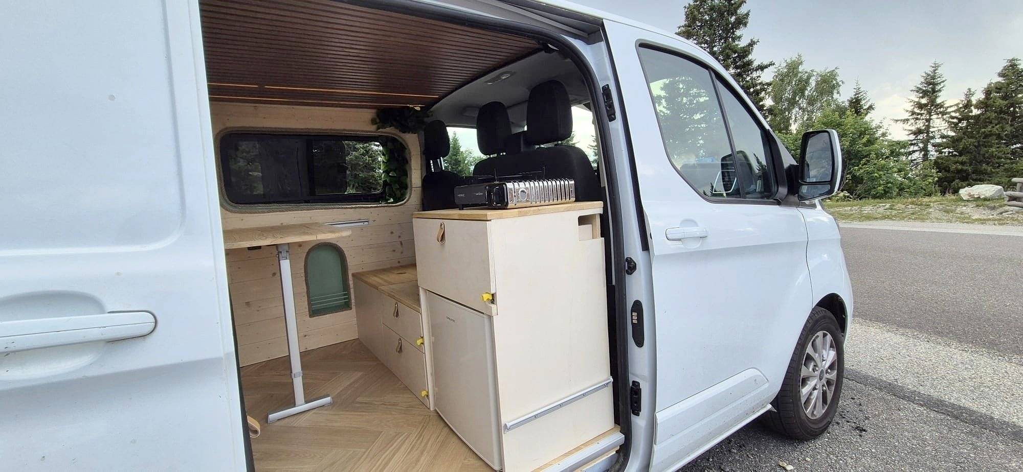 Front view from 3/4 ford transit custom L2H1 limited - Yescapa
