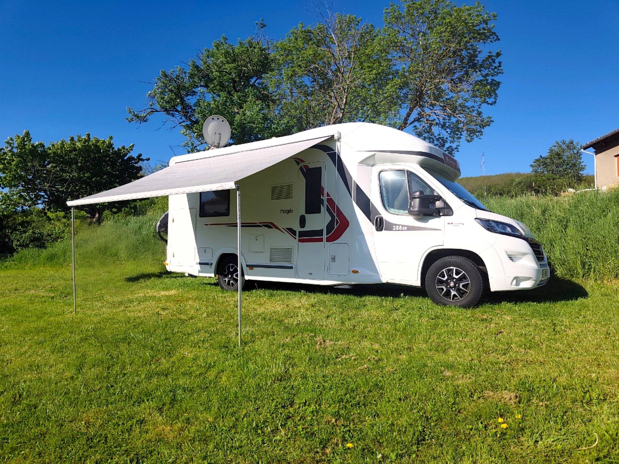 Front view from 3/4 Fiat 2,3 l 130 ch - Yescapa