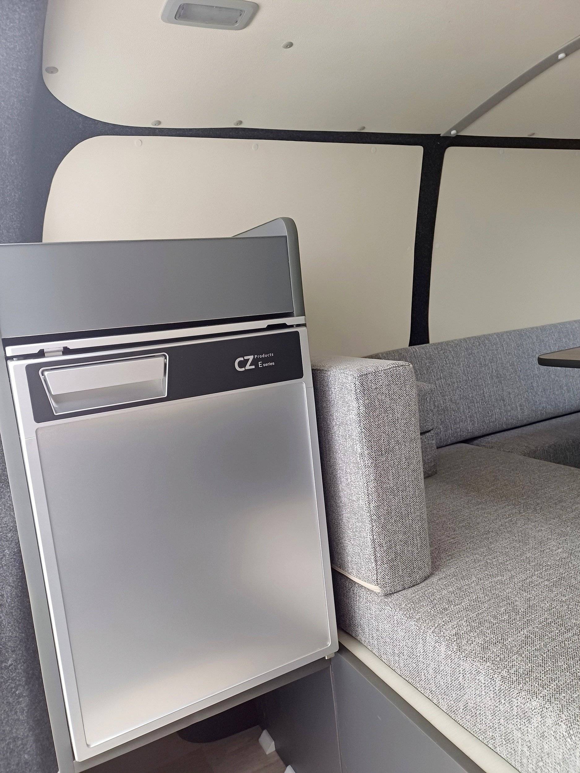 pyrénéens van perpignan camper van bleu satin