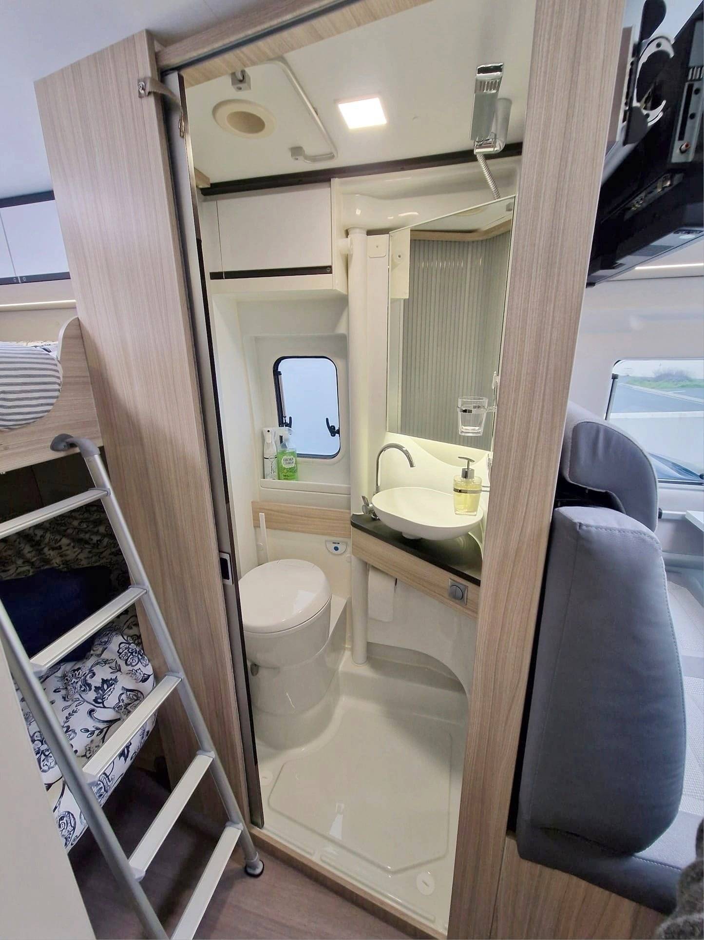 Adria Twin 600 SPB Family