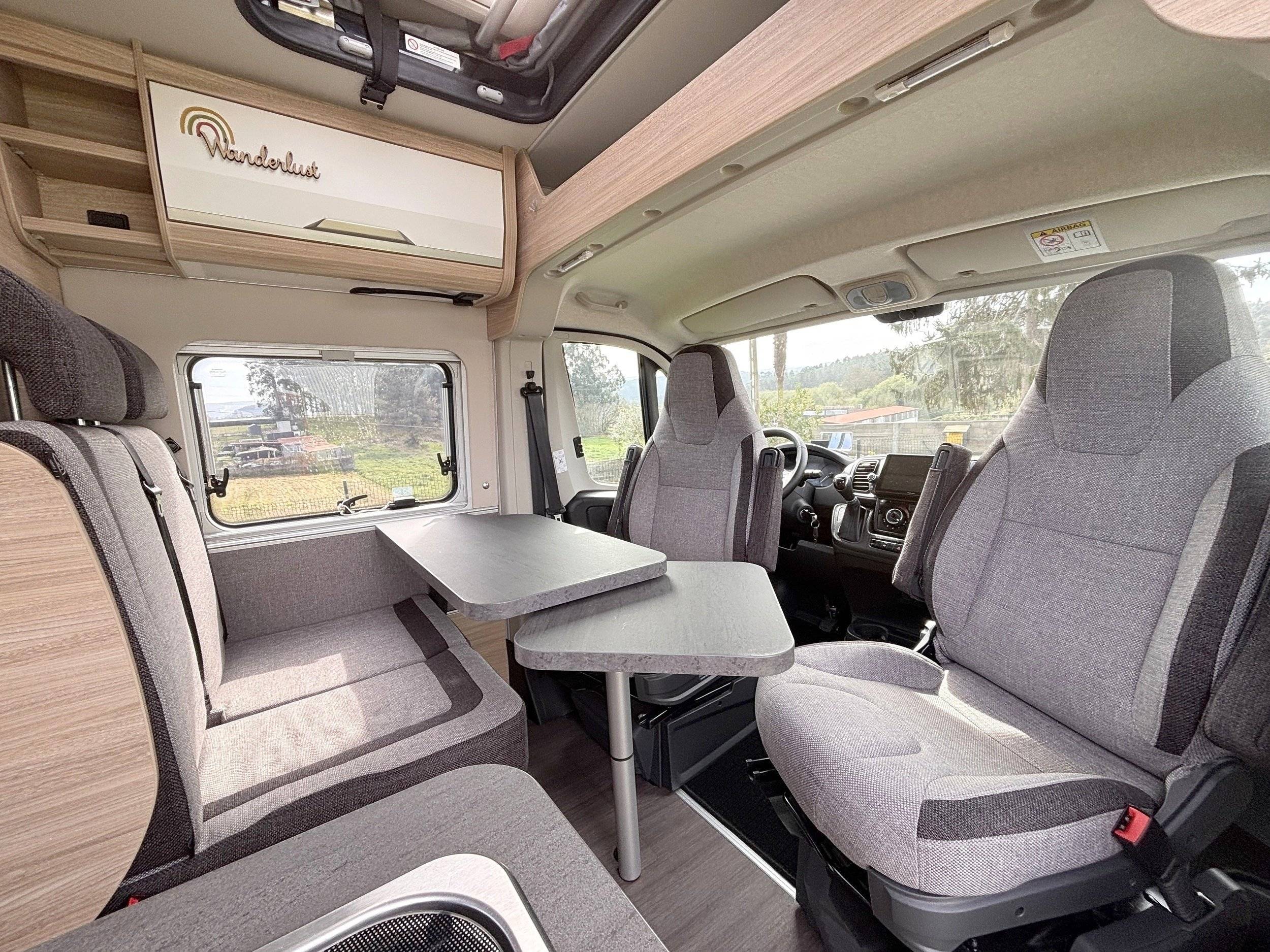 Dining Area Fiat Ducato 2,3 l 130 ch - Yescapa