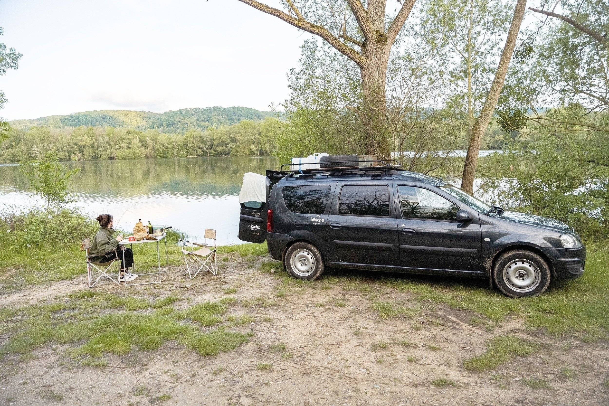 Vista frontale a ¾ Dacia Logan MCV - Yescapa