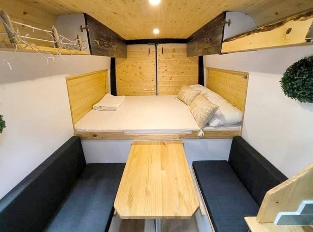 Dinette Mercedes Sprinter 2.8 TDI - Yescapa