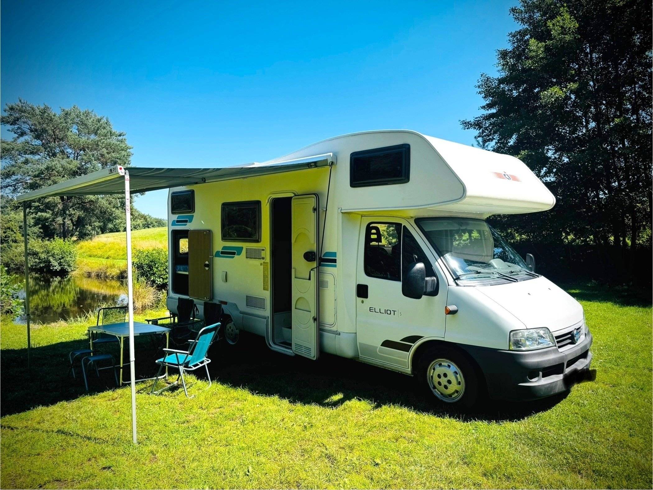 schräge Vorderansicht Fiat FIAT DUCATO - Yescapa