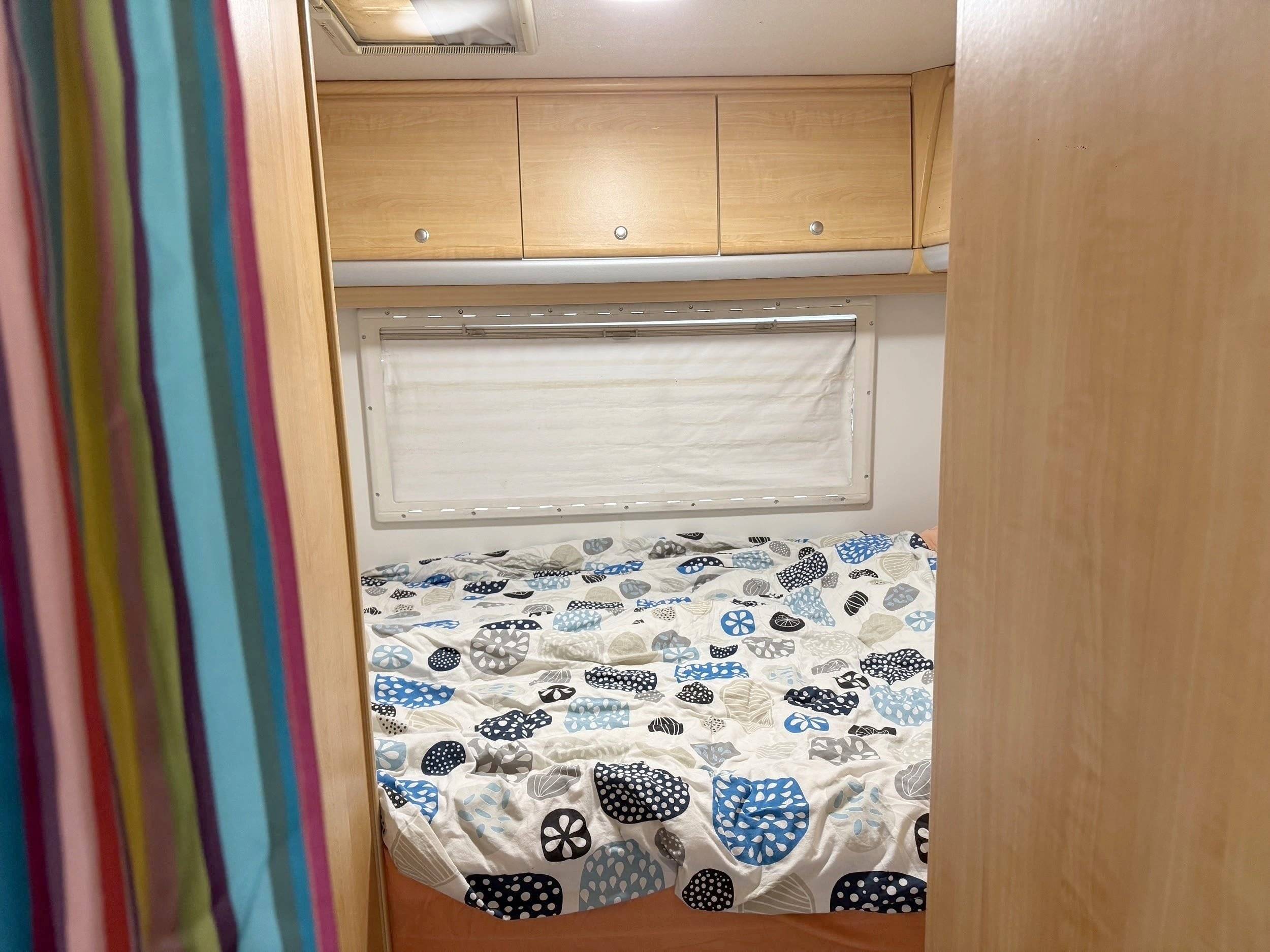 Plazas en cama Ford Transit 125 ch - Yescapa