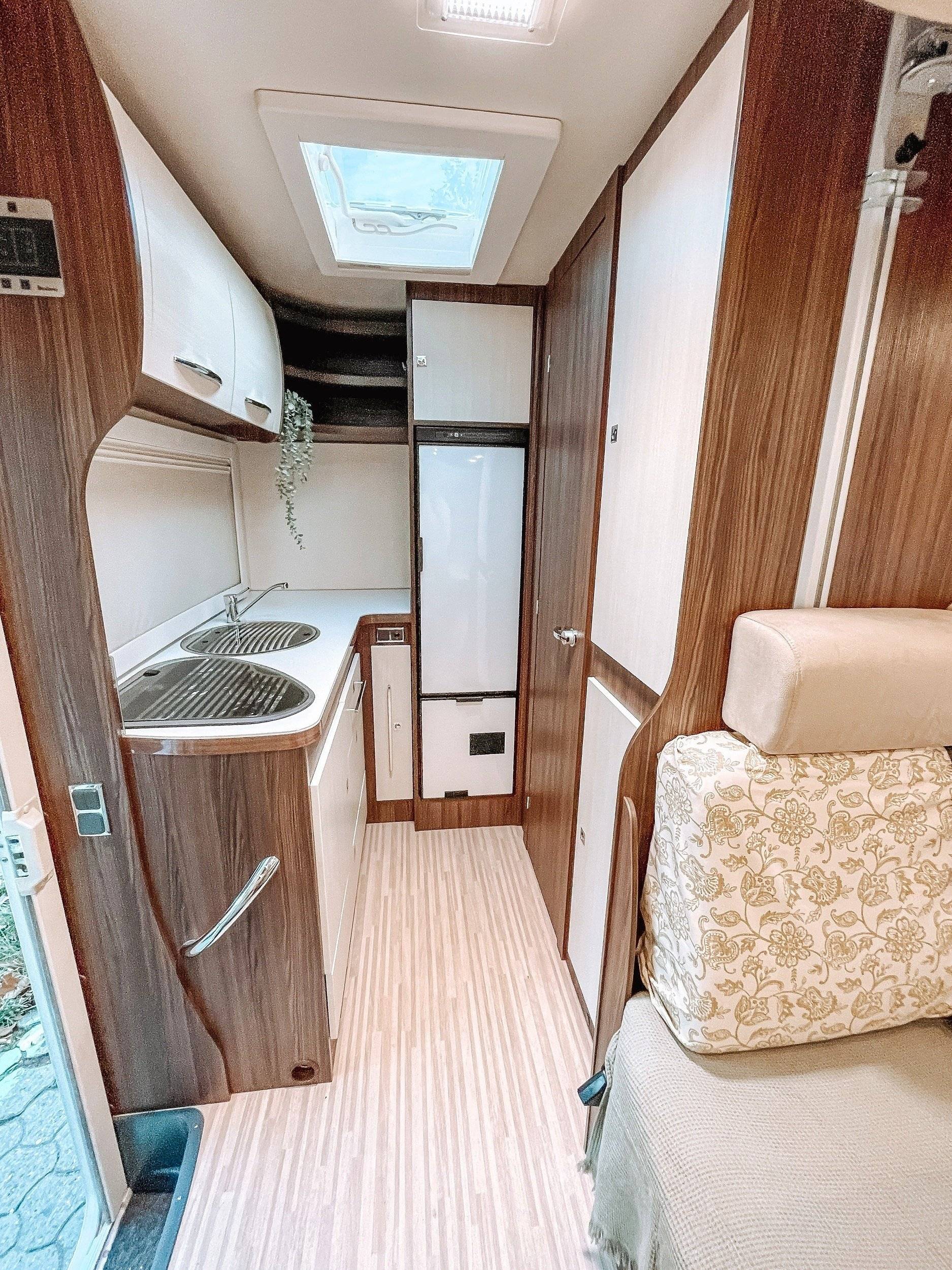 Kitchen Ford Transit 2,0 l 115 ch - Yescapa