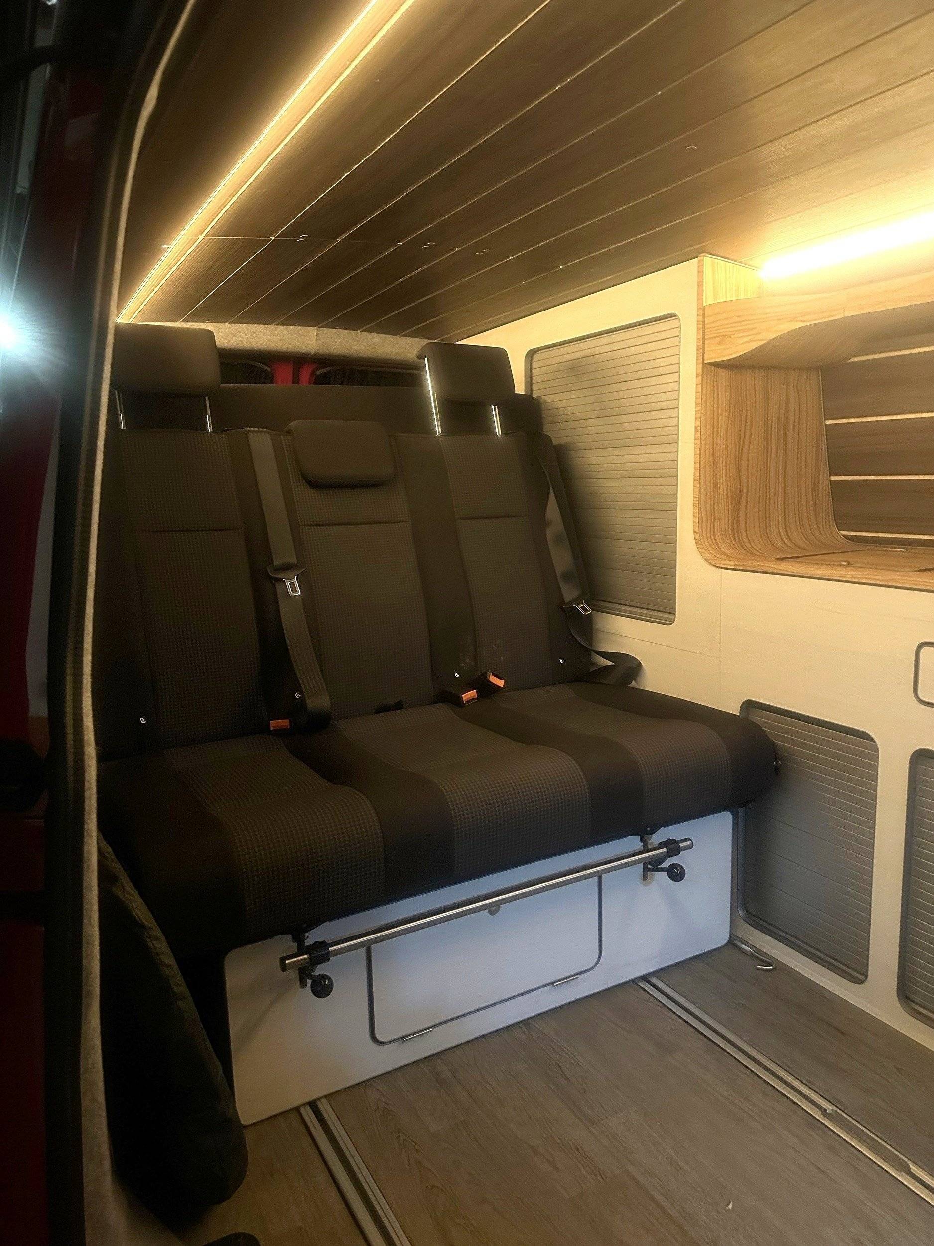Dining Area Volkswagen T6 2 l 102 ch - Yescapa