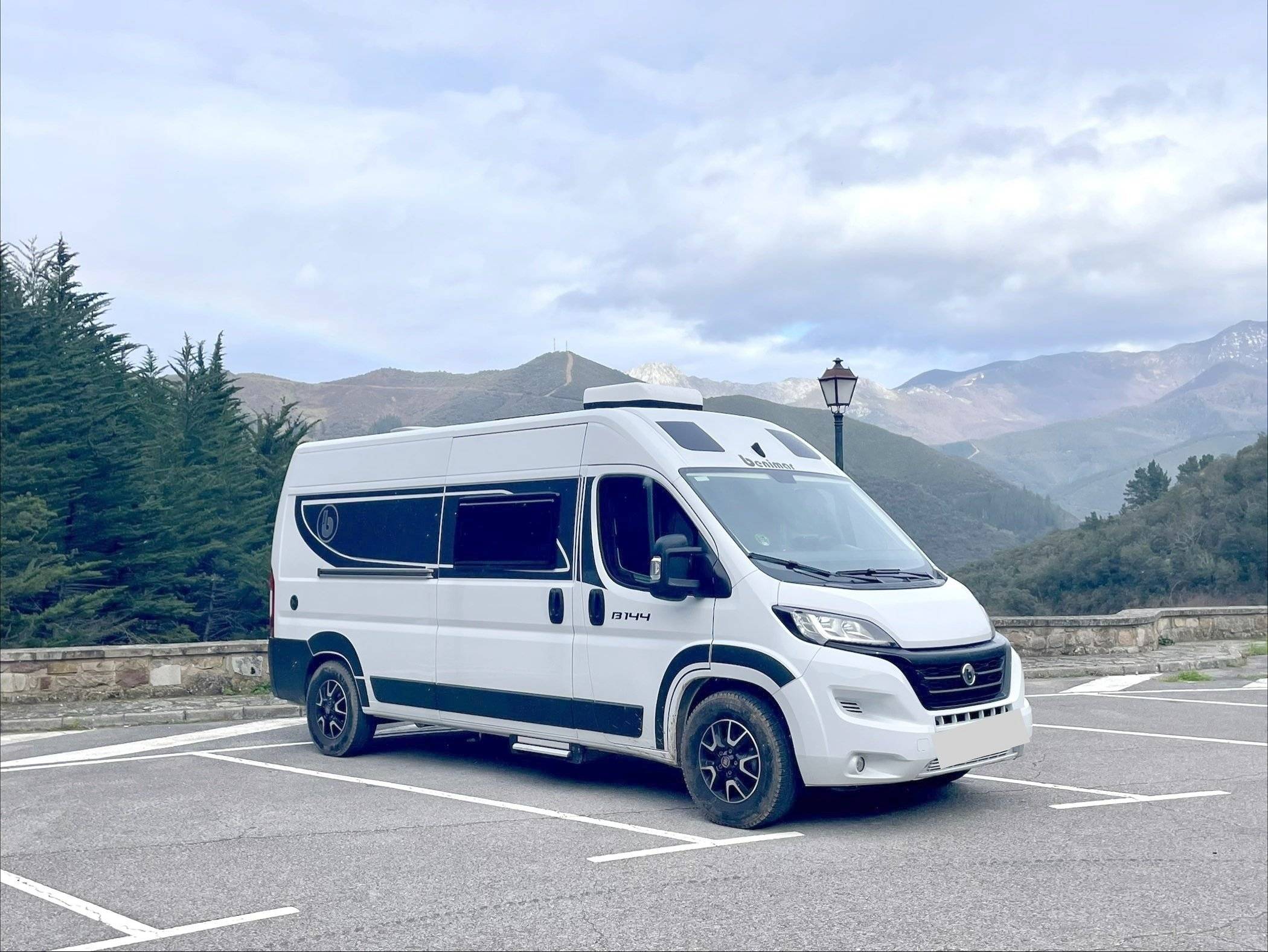 Front view from 3/4 Fiat FIAT DUCATO - Yescapa