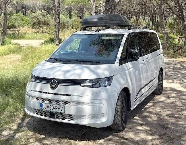 Vue avant de 3/4 Volkswagen California Camper - Yescapa