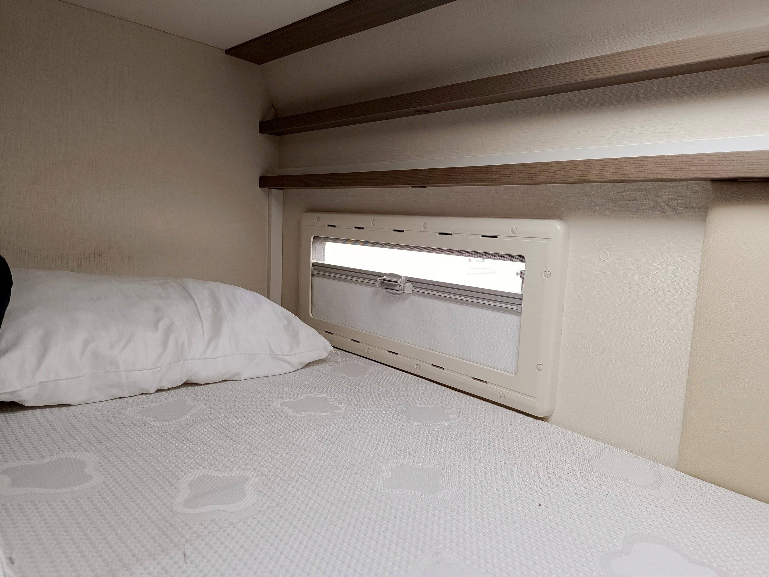 Challenger ford transit