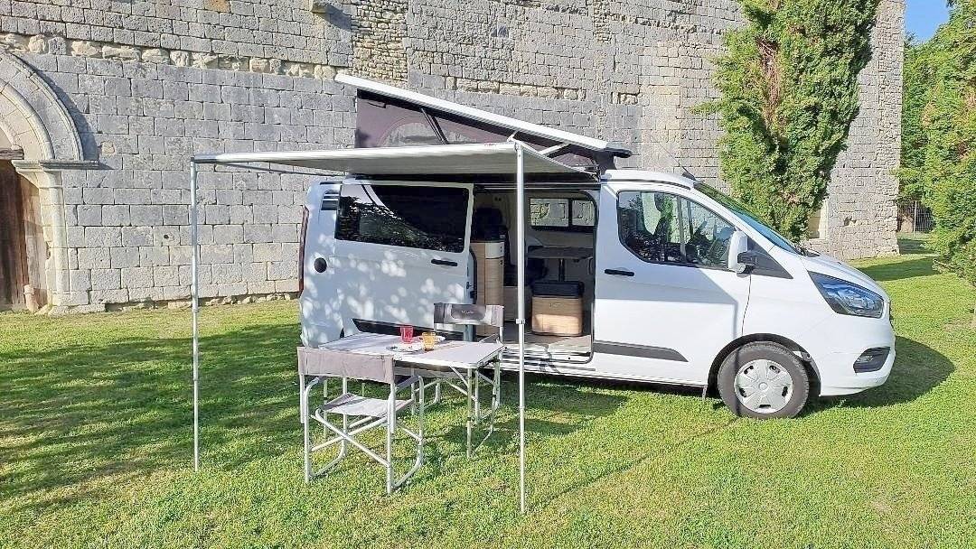 Dormidas Ford Custom 2,0 l 130 L2H1 - Yescapa