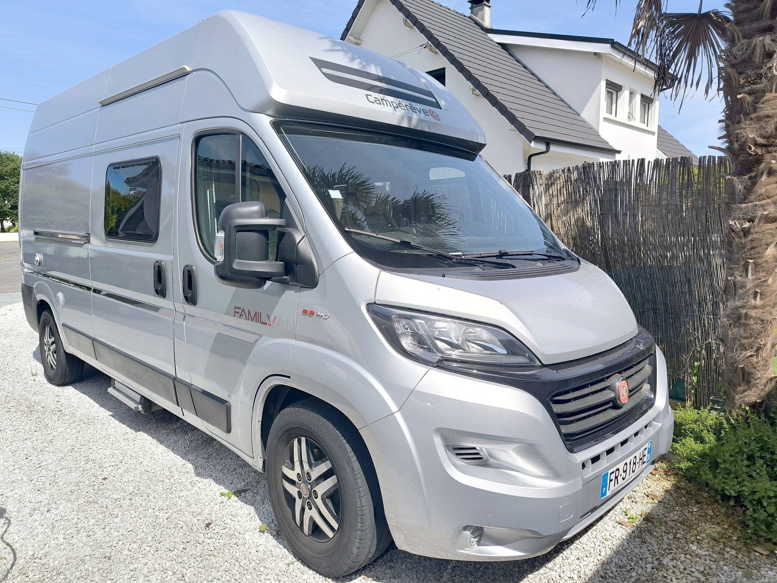 Front view from 3/4 Fiat 2,3l 140ch - Yescapa