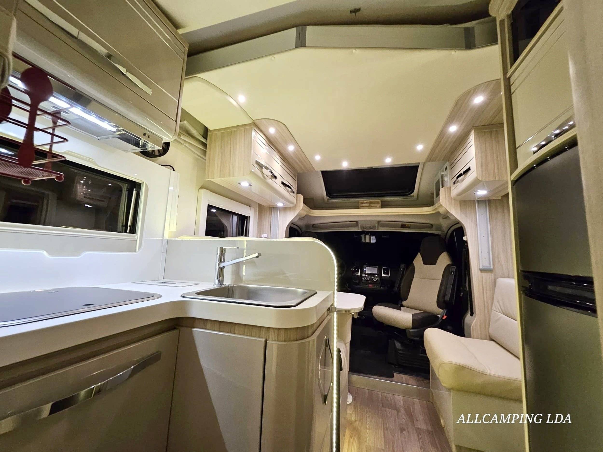 Front view from 3/4 Fiat Ducato 2,3 130 ch - Yescapa