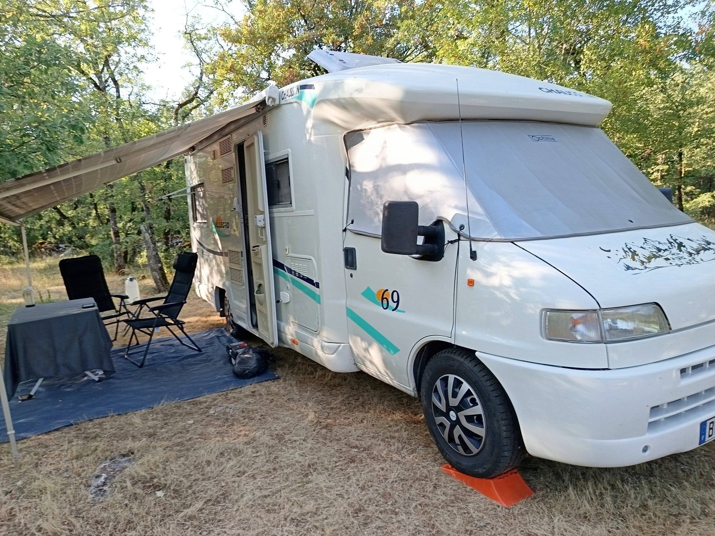Front view from 3/4 Fiat Ducato 2,8 l 115 ch/Al-Ko - Yescapa