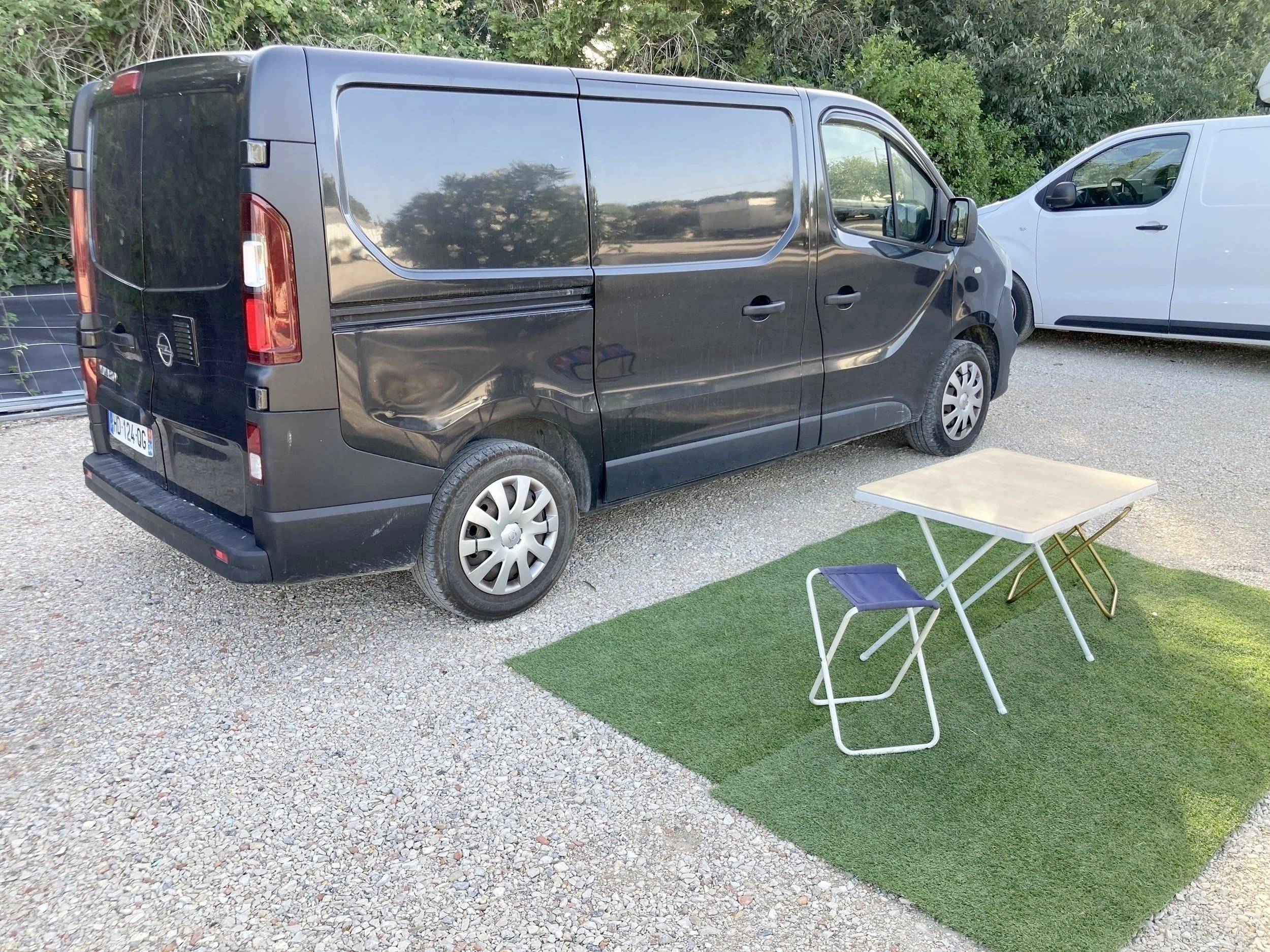 Área de jantar Opel Vivaro - Yescapa