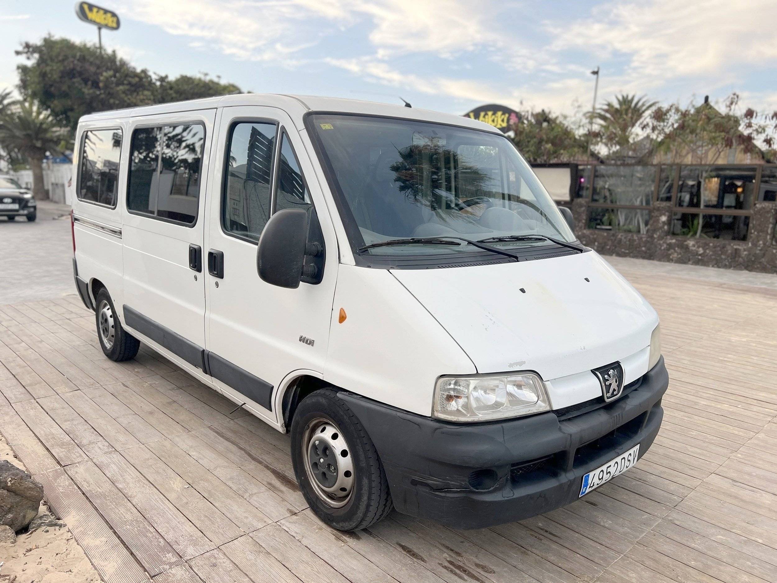 Location Converted van 35660 Peugeot Boxer 60087 Yescapa