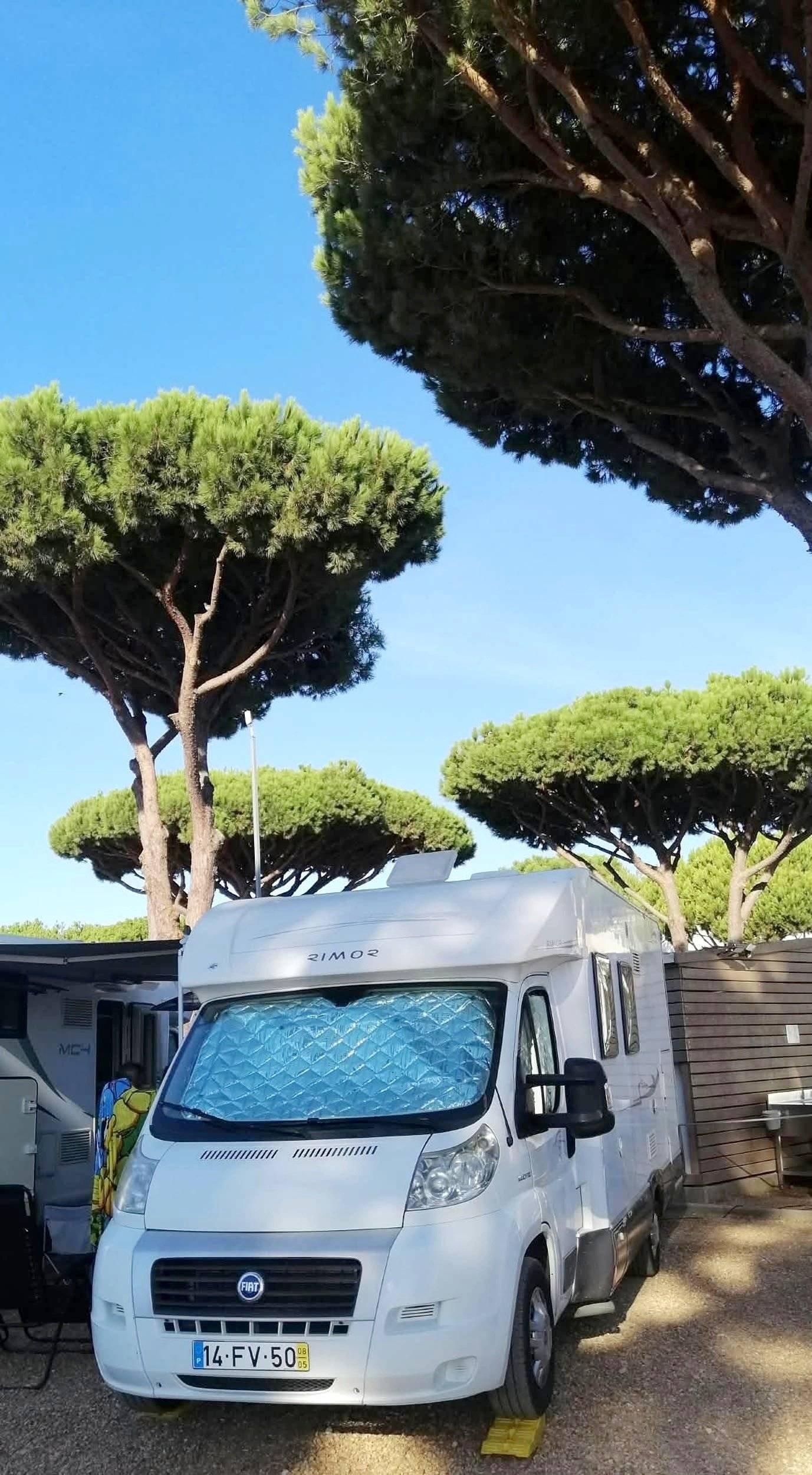 Front view from 3/4 Fiat 2,3 l 130 ch - Yescapa