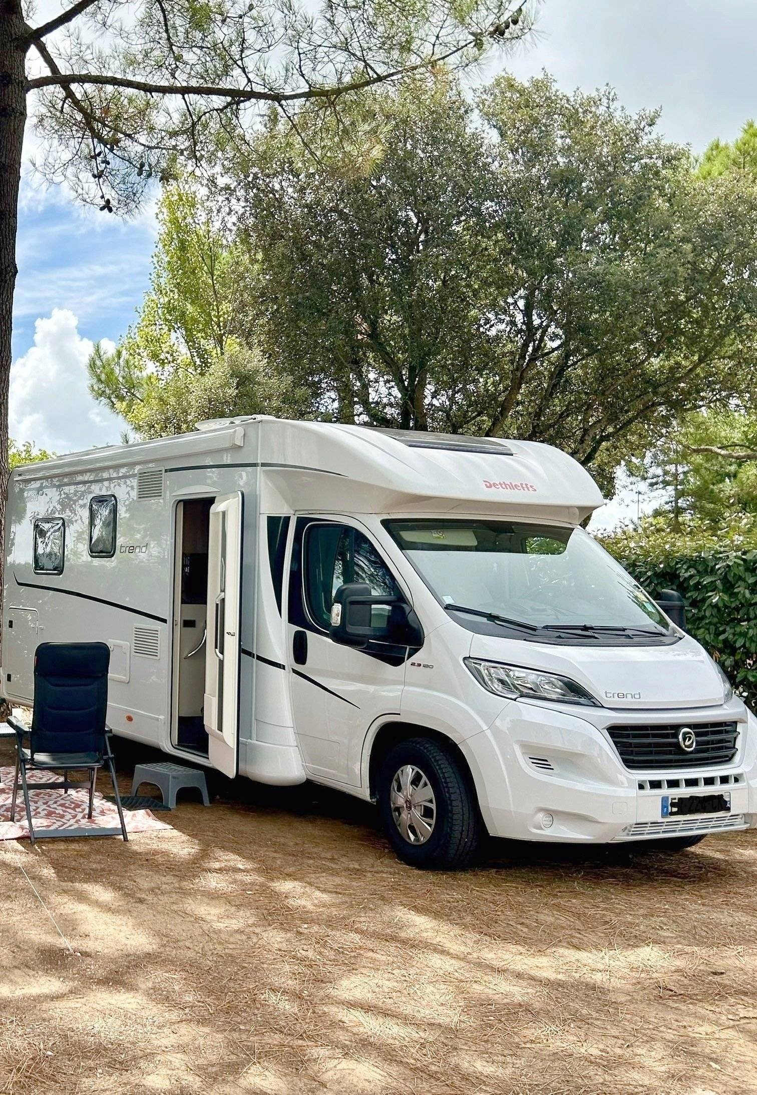 Front view from 3/4 Fiat Ducato 2,3 l 120 ch - Yescapa
