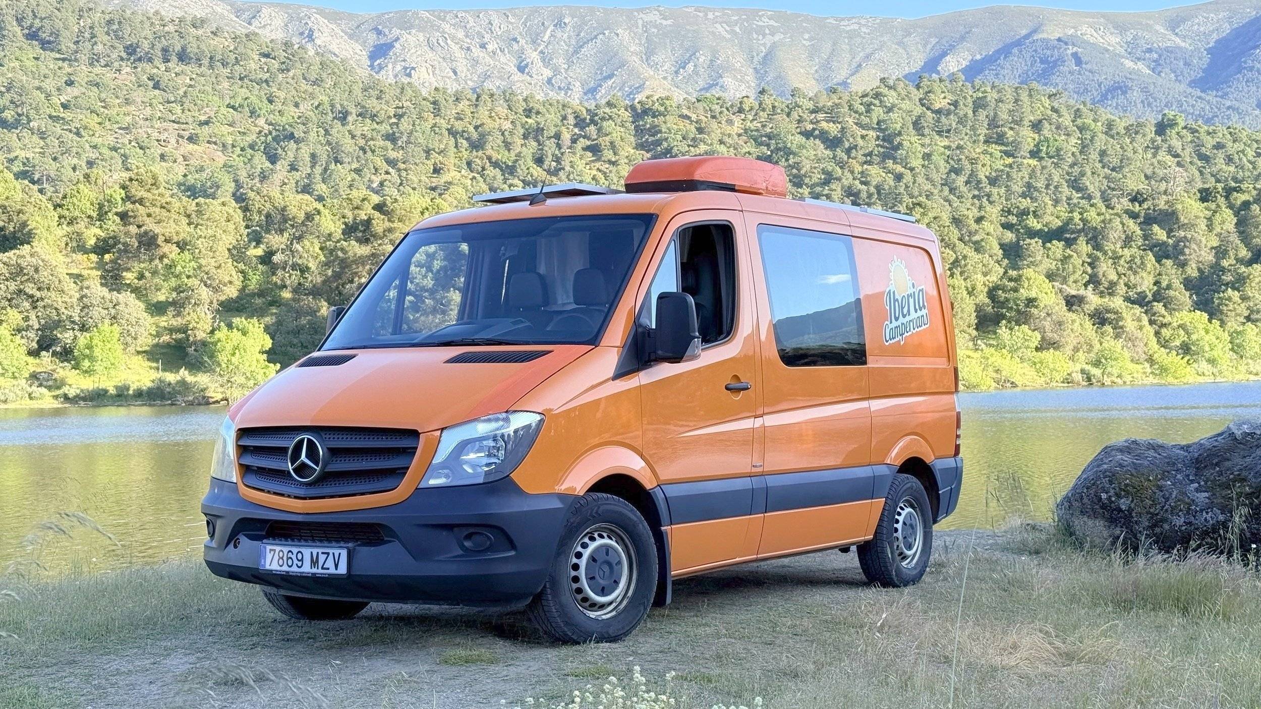 schräge Vorderansicht Mercedes Mercedes - Yescapa
