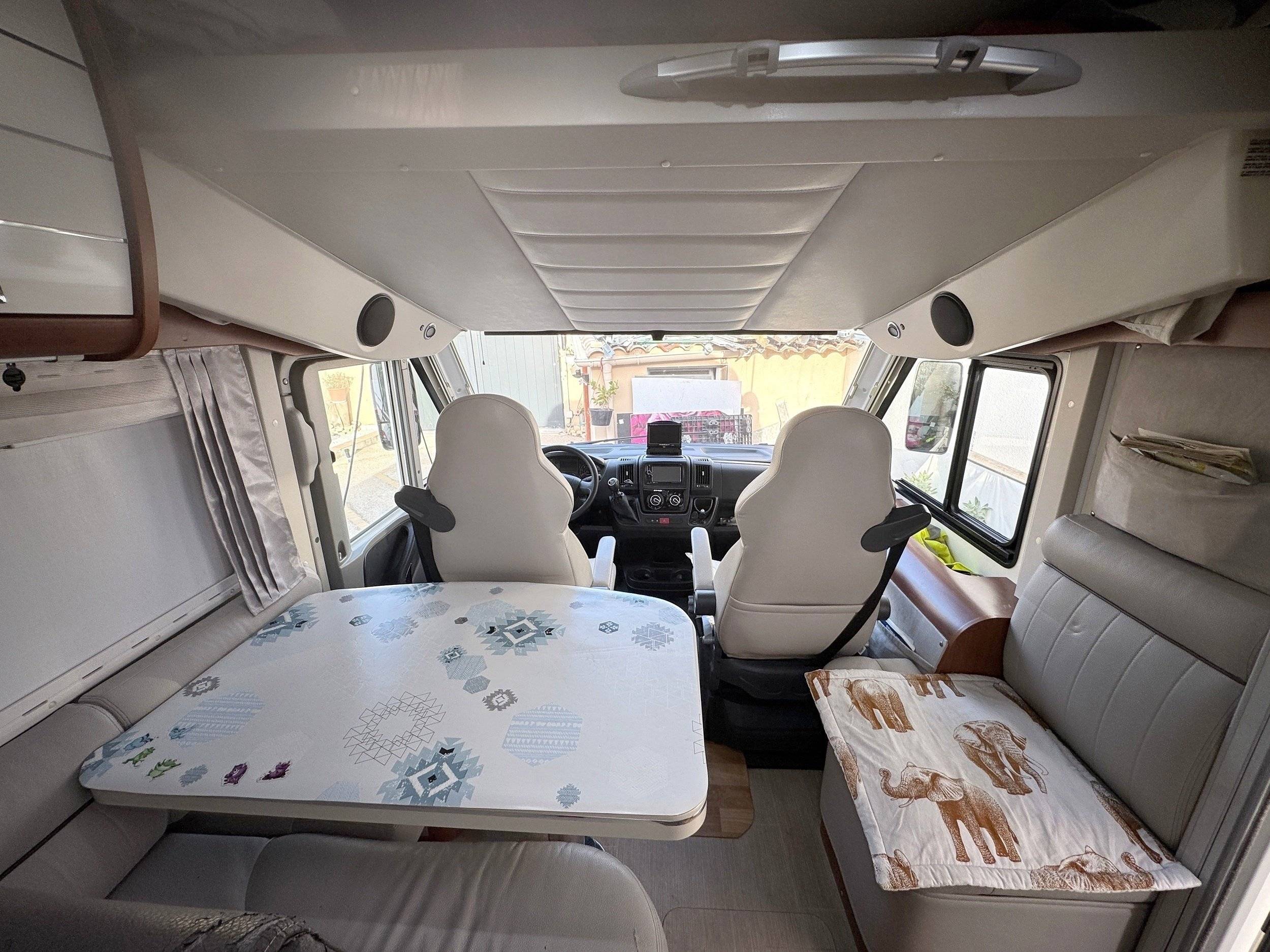 Eethoek Fiat Ducato 2,3 l 150 ch - Yescapa