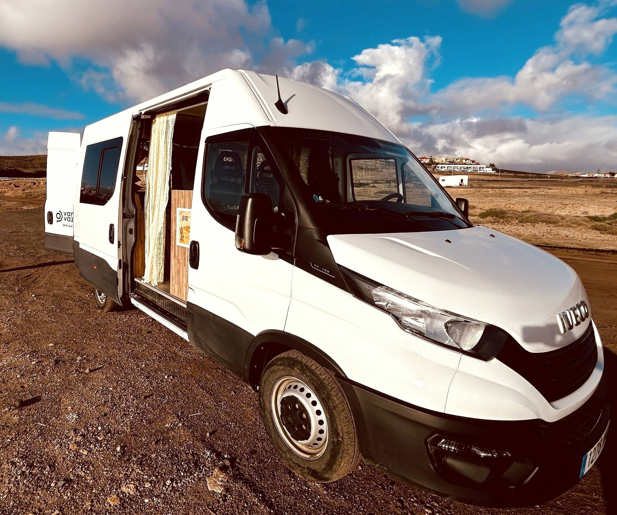Vista frontale a ¾ Iveco Daily 2,3 HPI 116 ch. - Yescapa