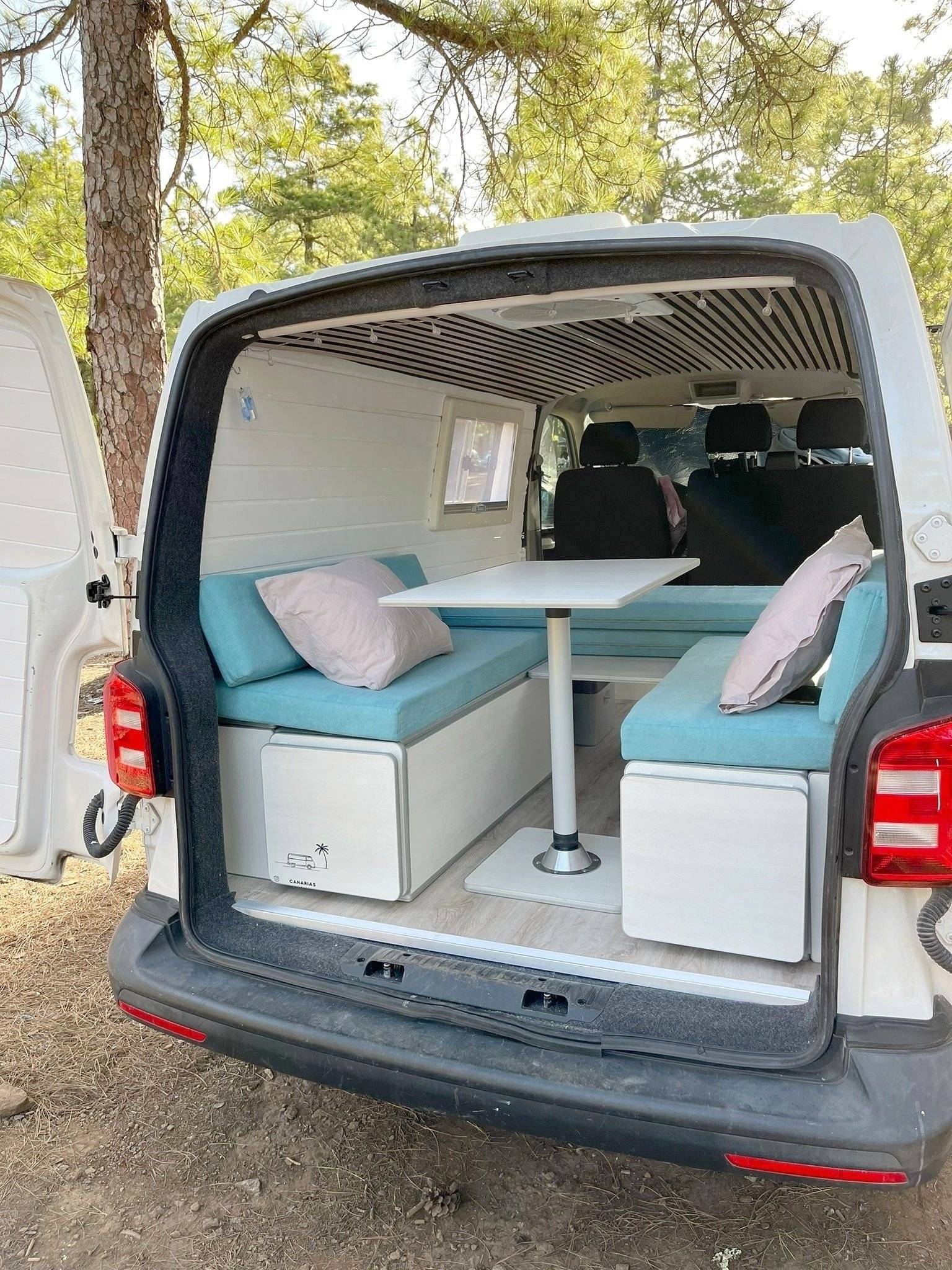 Dining Area Volkswagen Volkswagen Transporter T6 - Yescapa