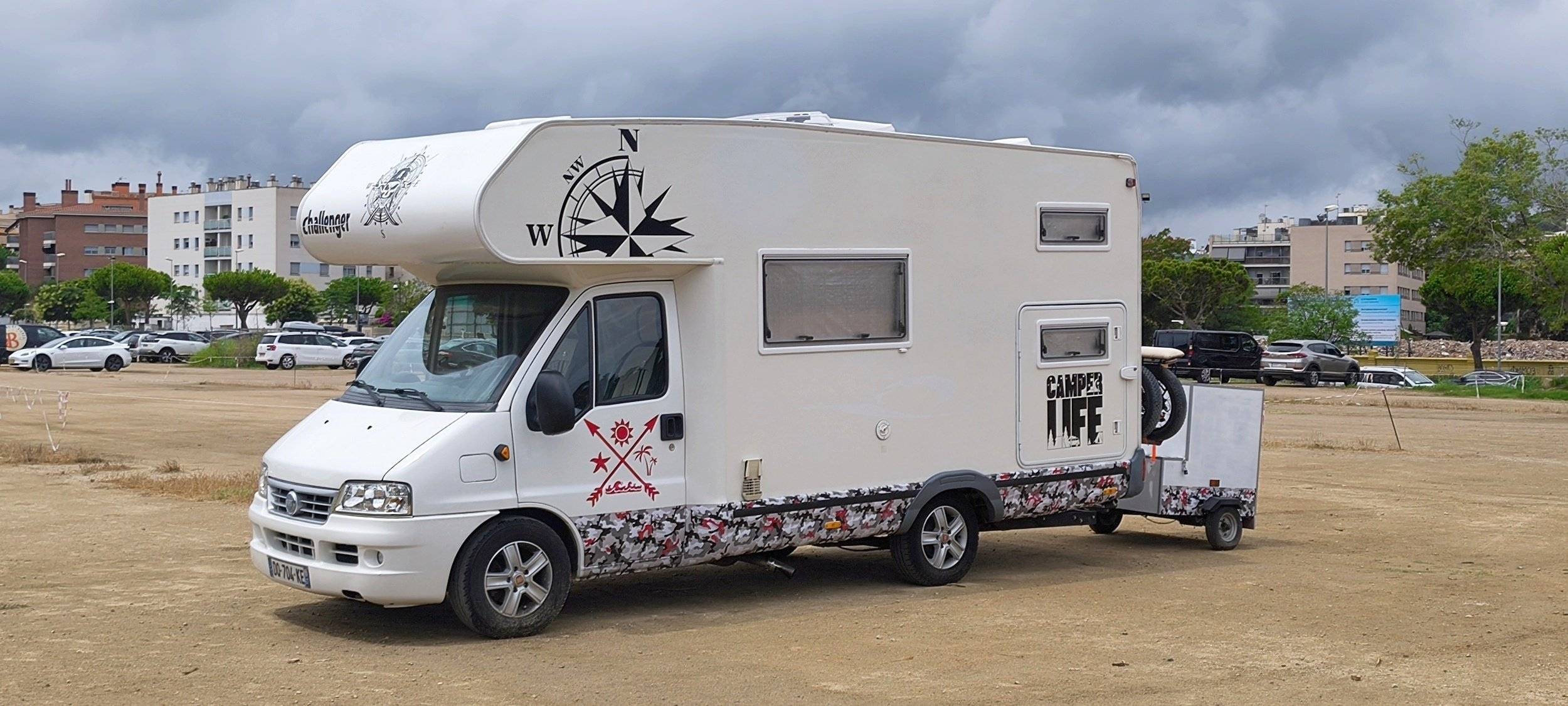 Vista de 3/4 Fiat Ducato 2,3 l 115 ch - Yescapa