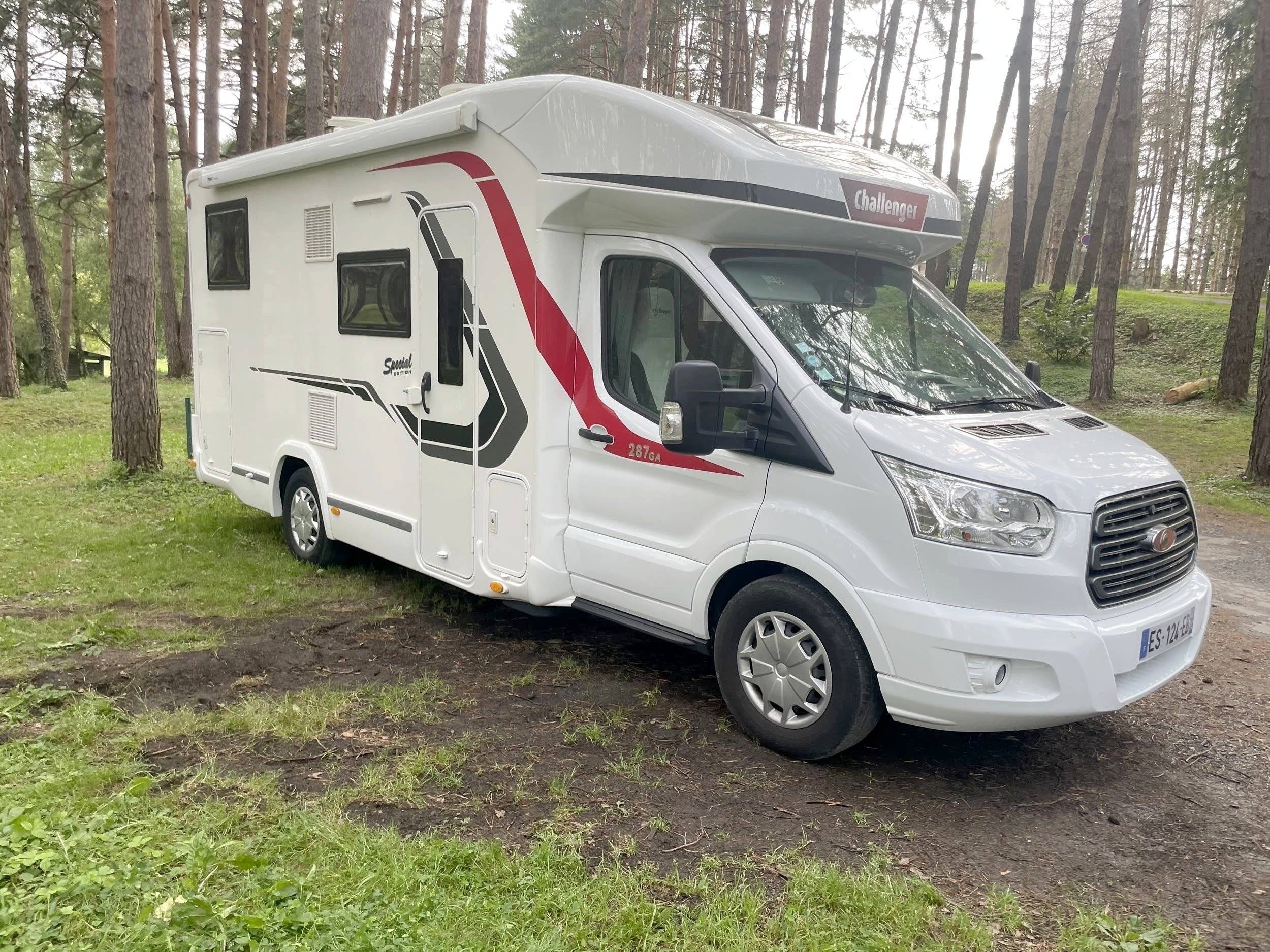 Coin repas Ford Transit 2,0 l 170 ch - Yescapa