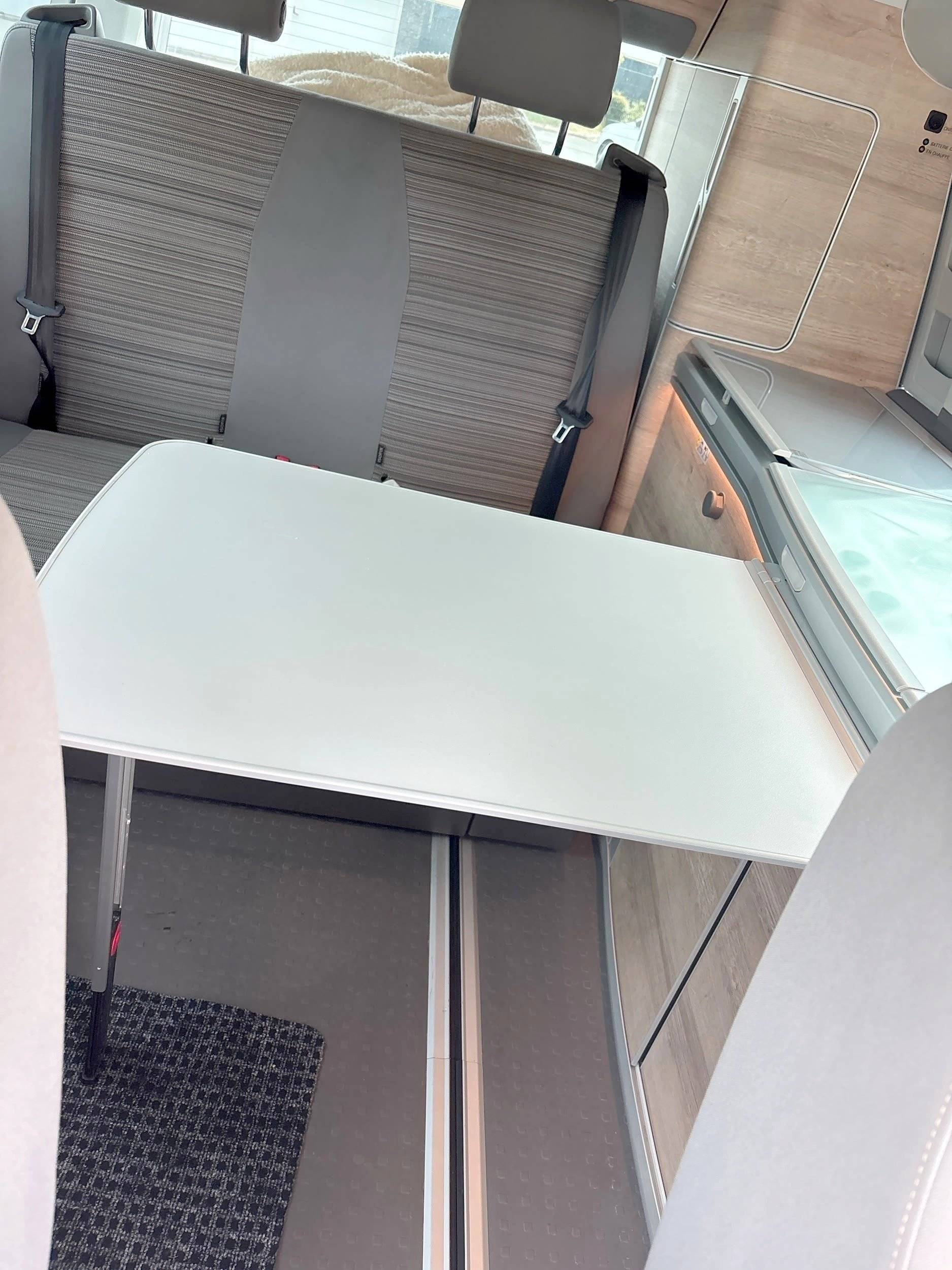 Dining Area Volkswagen T6 California - Yescapa