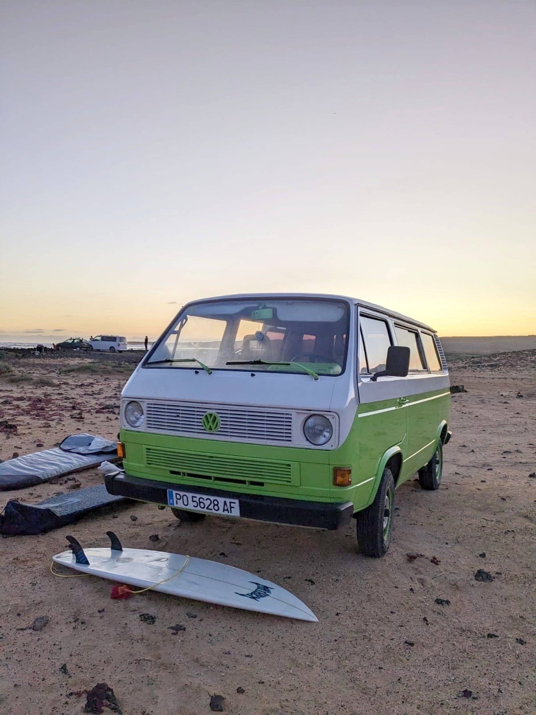 Front view from 3/4 Volkswagen T3 - Yescapa