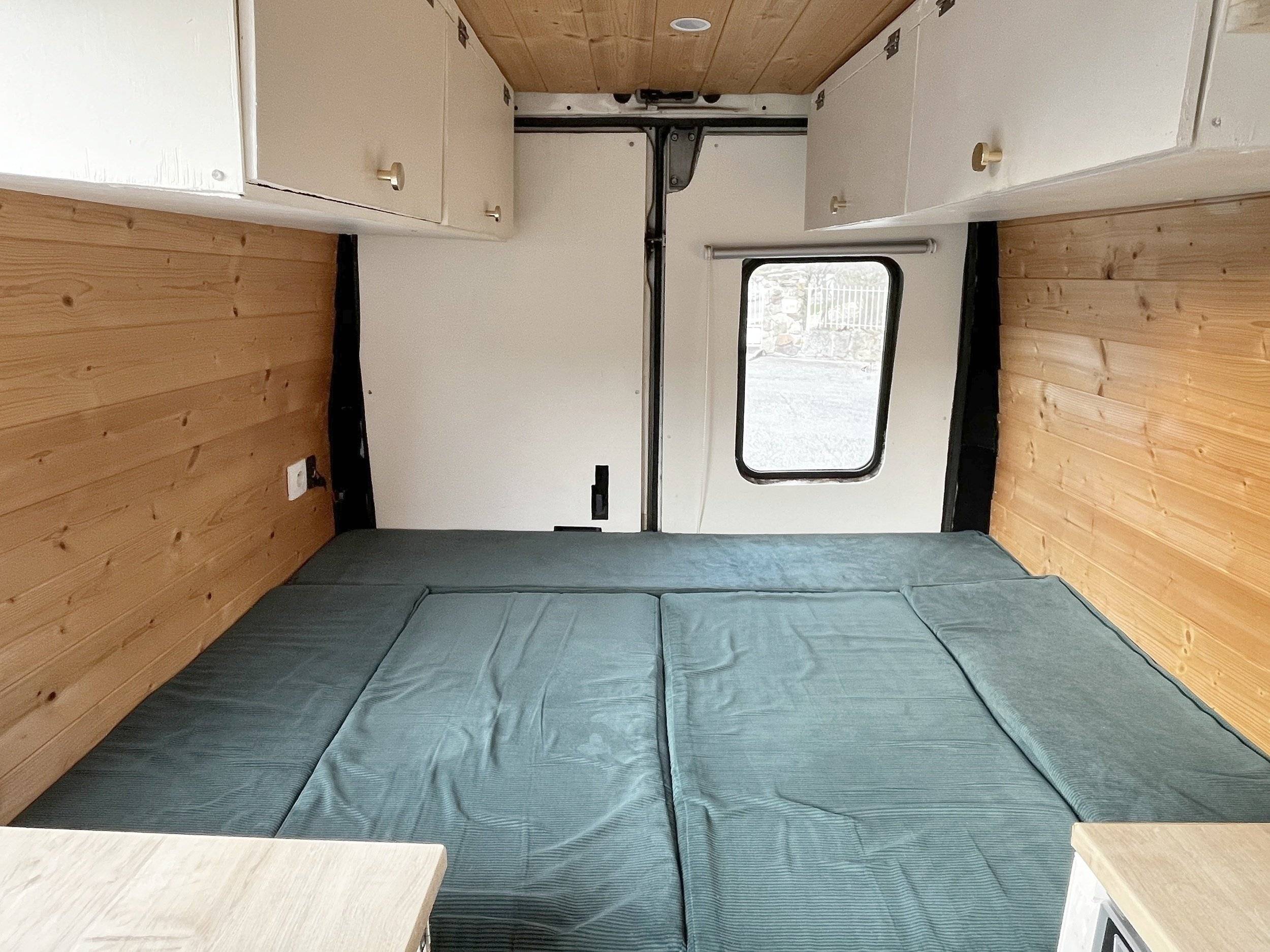 Letti Peugeot Boxer 2,2l HDI 100 Ch - Yescapa