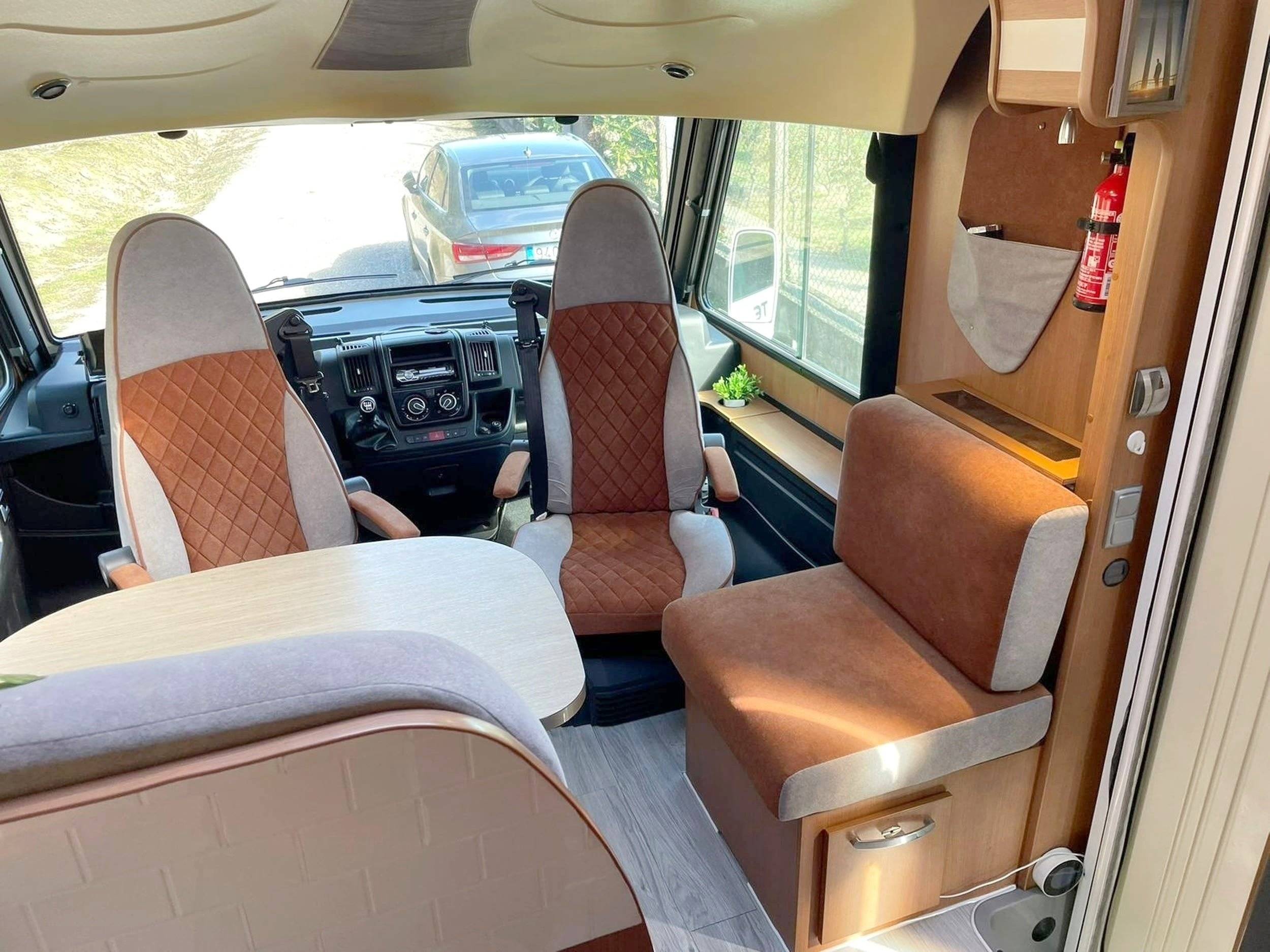 Comedor Fiat Ducato 2.8 - Yescapa