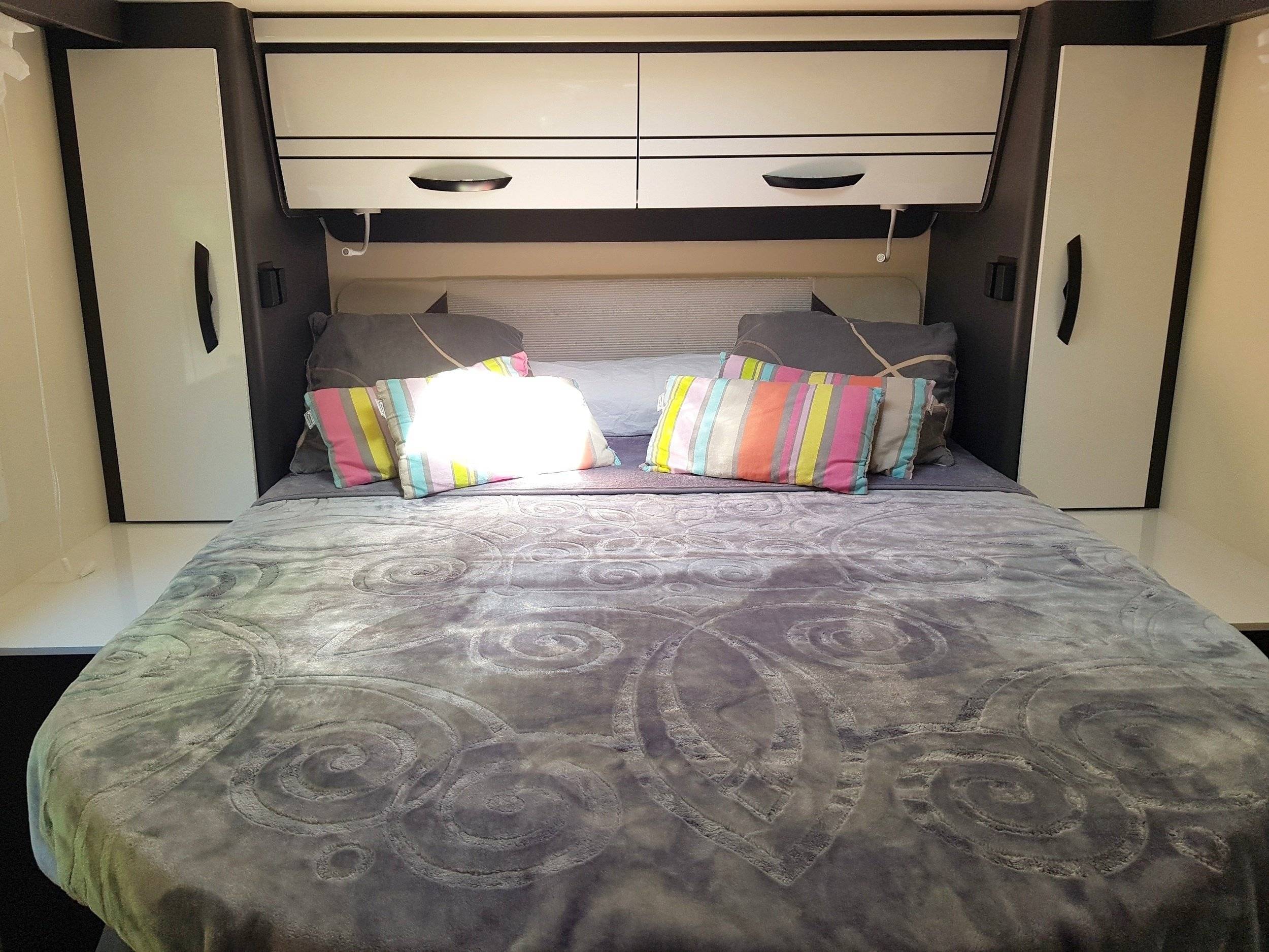 Plazas en cama Ford ford transit - Yescapa
