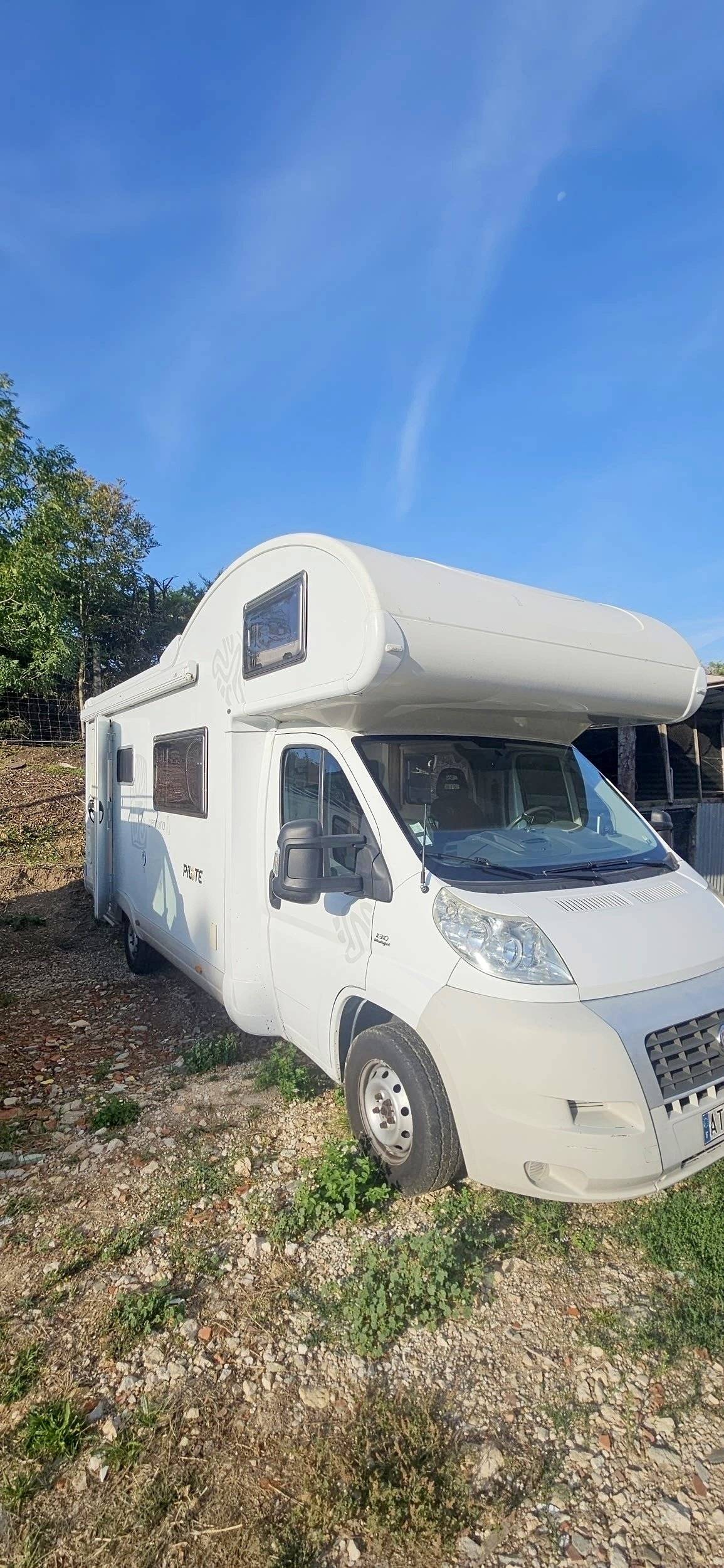 Front view from 3/4 Fiat 2,3 l 130 ch - Yescapa