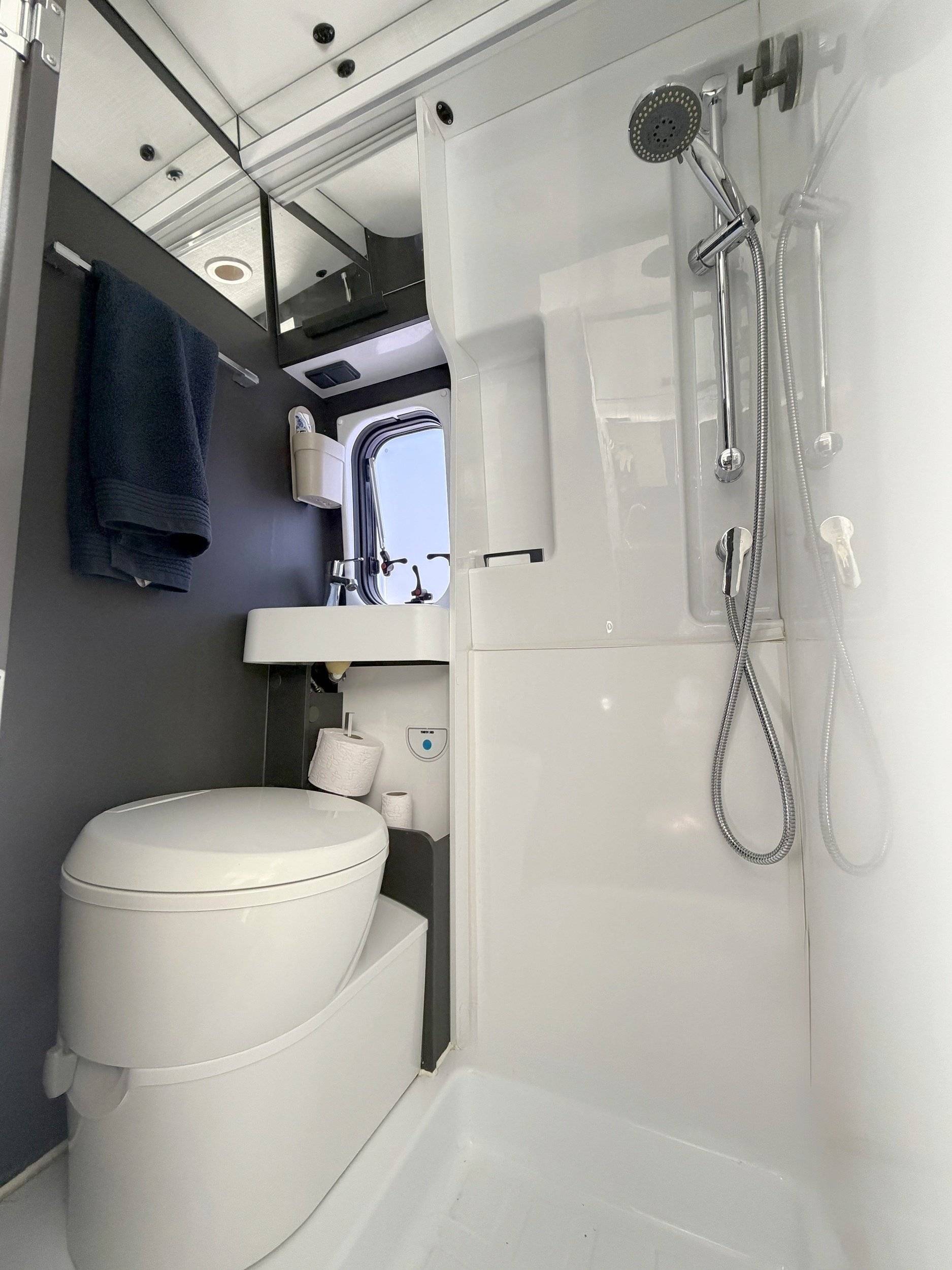 Mclouis Menfys VAN S-Line 3 Maxi