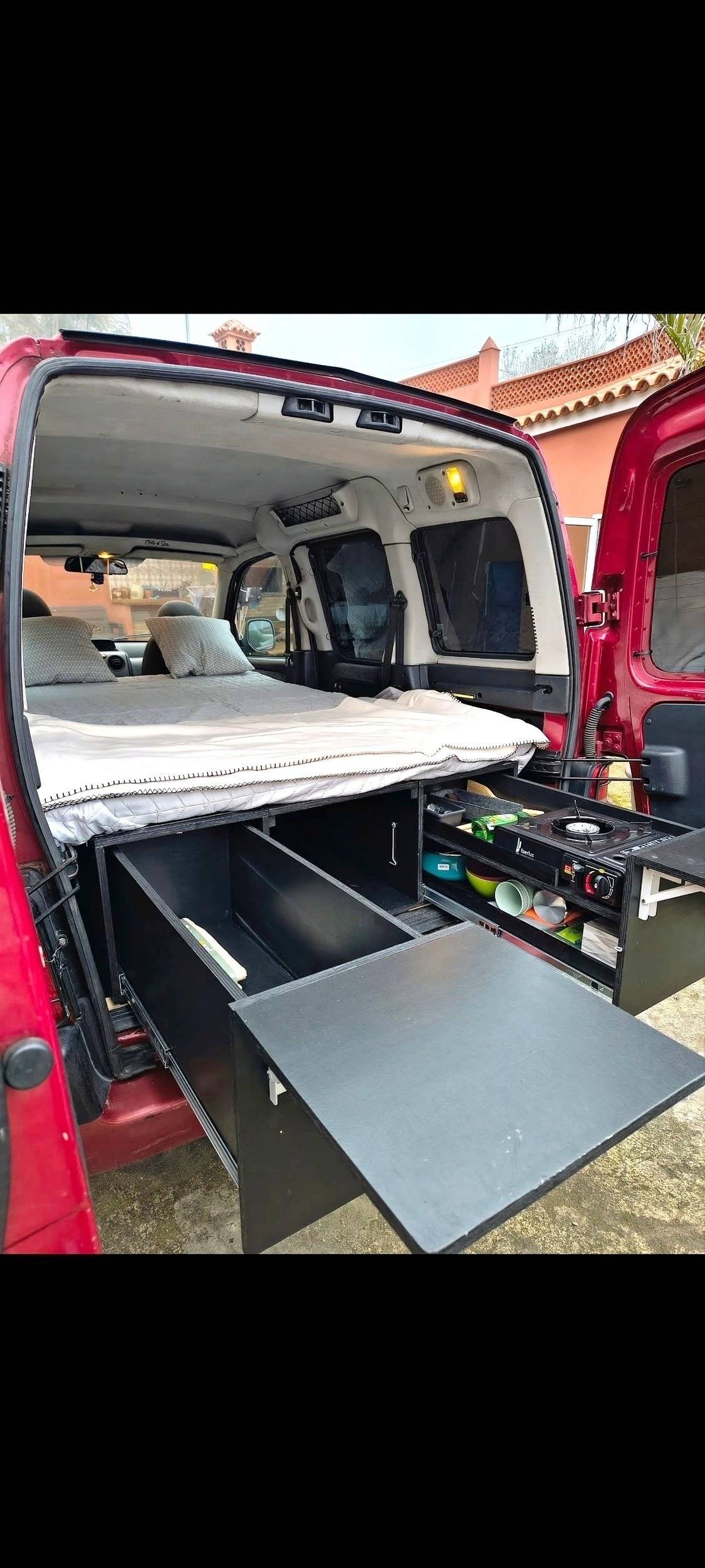 Berth Citroën Berlingo - Yescapa