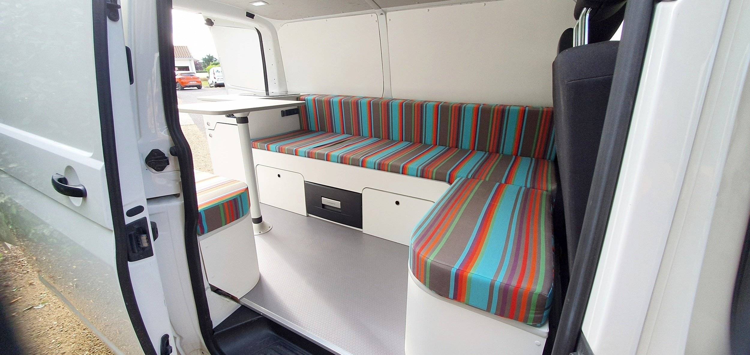 Coin repas Volkswagen T6 2 l 102 ch - Yescapa