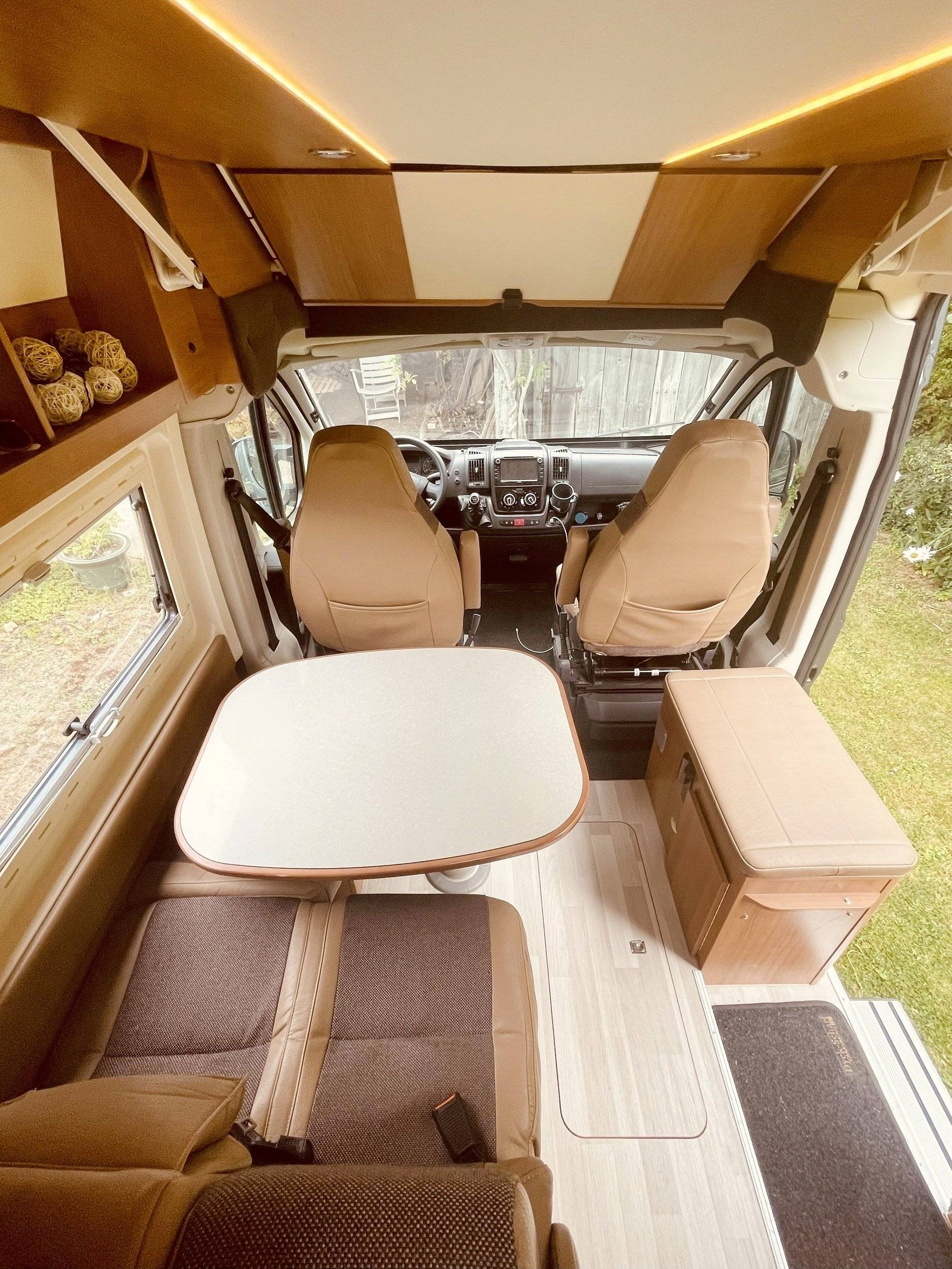 Área de jantar Fiat Ducato 2,3 l 130 ch - Yescapa