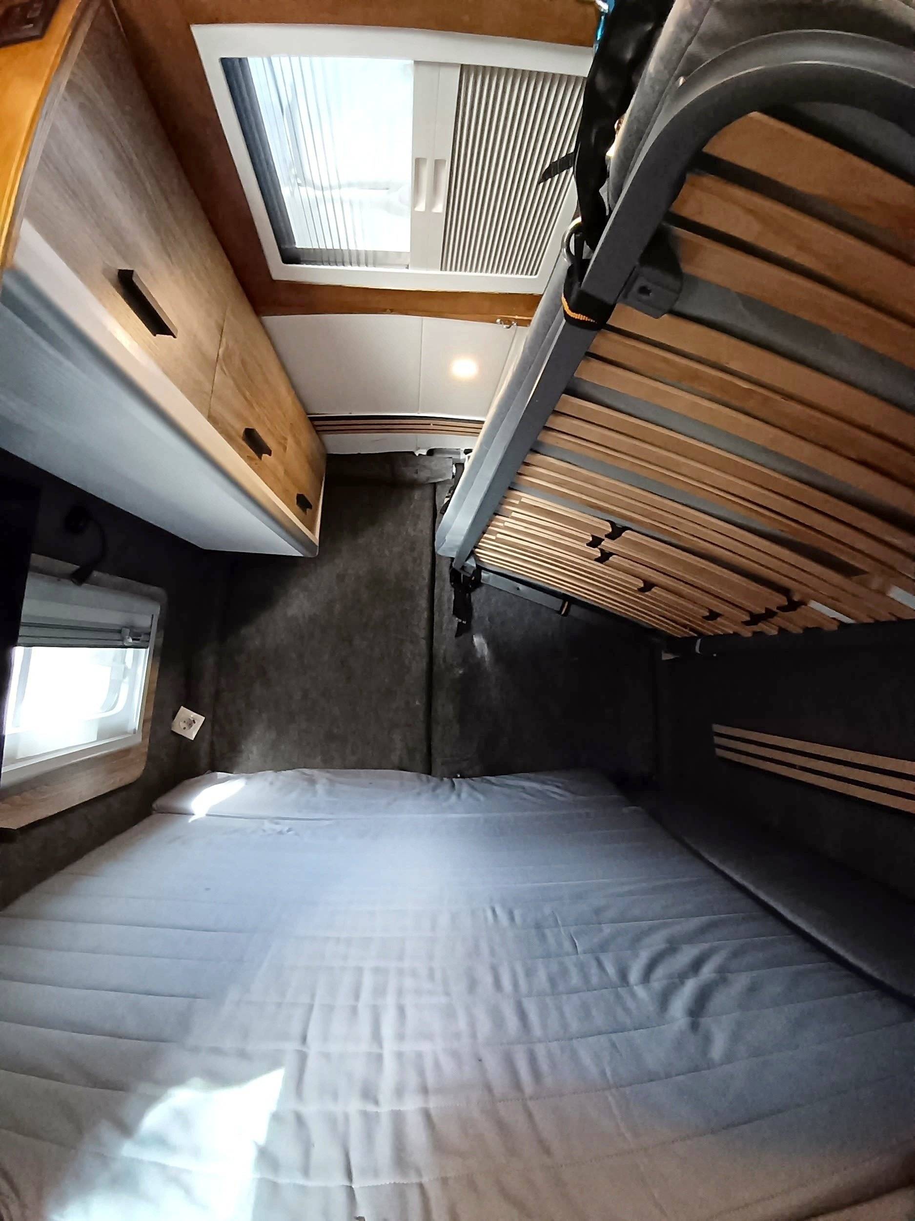 Couchages Mercedes Sprinter 315 cdi 150cv - Yescapa