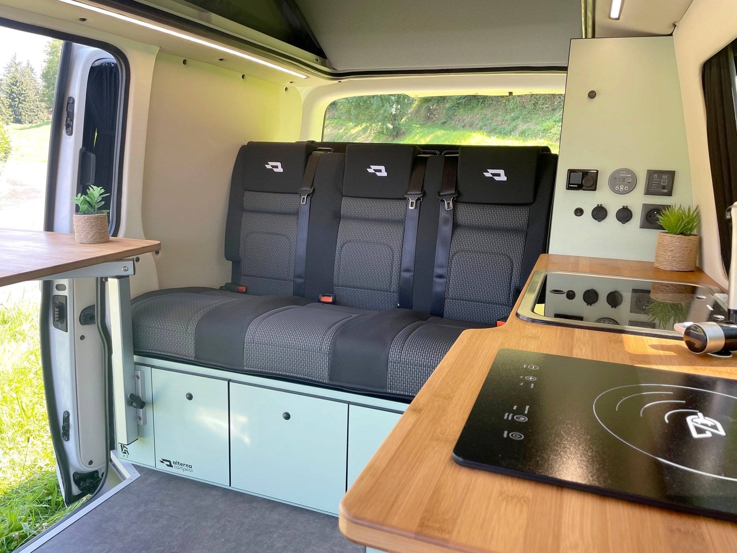 Dining Area Volkswagen T6 2,0 l 120 ch - Yescapa