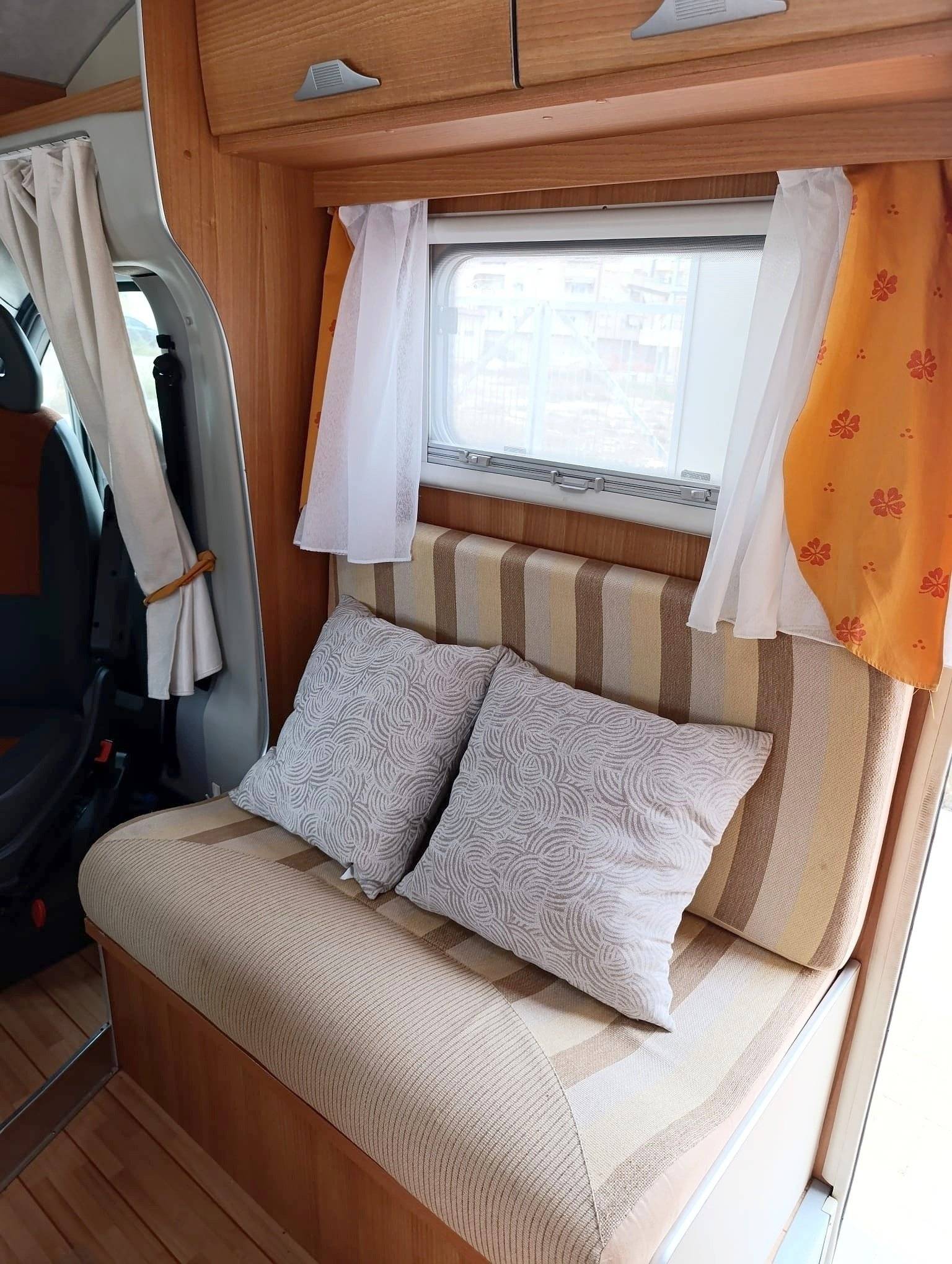 Dinette Fiat Fiat Ducato Multijet 2.3 130CV - Yescapa